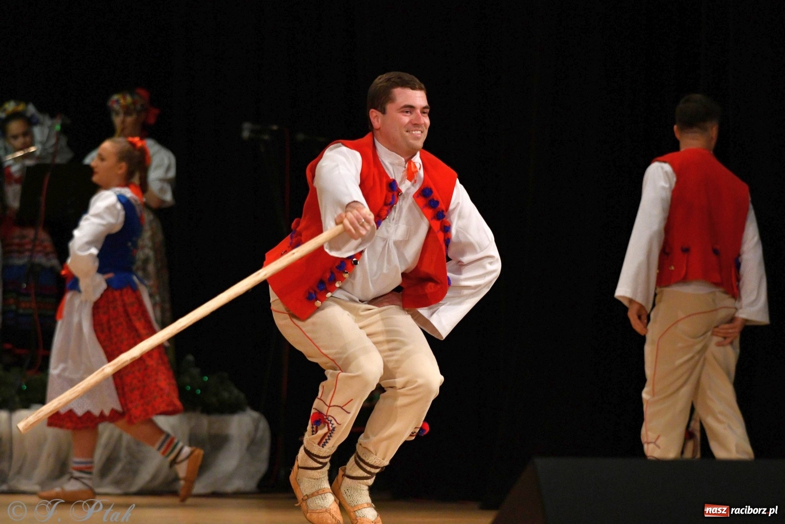 Zdjęcie w galerii na portalu naszraciborz.pl: Kolorowy koncert raciborskiego Źródła [FOTO] wiadomości z regionu