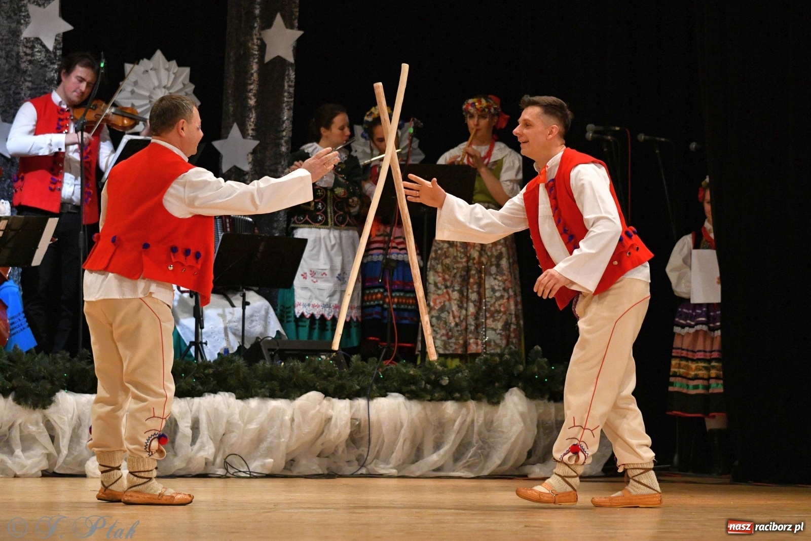 Zdjęcie w galerii na portalu naszraciborz.pl: Kolorowy koncert raciborskiego Źródła [FOTO] wiadomości z regionu