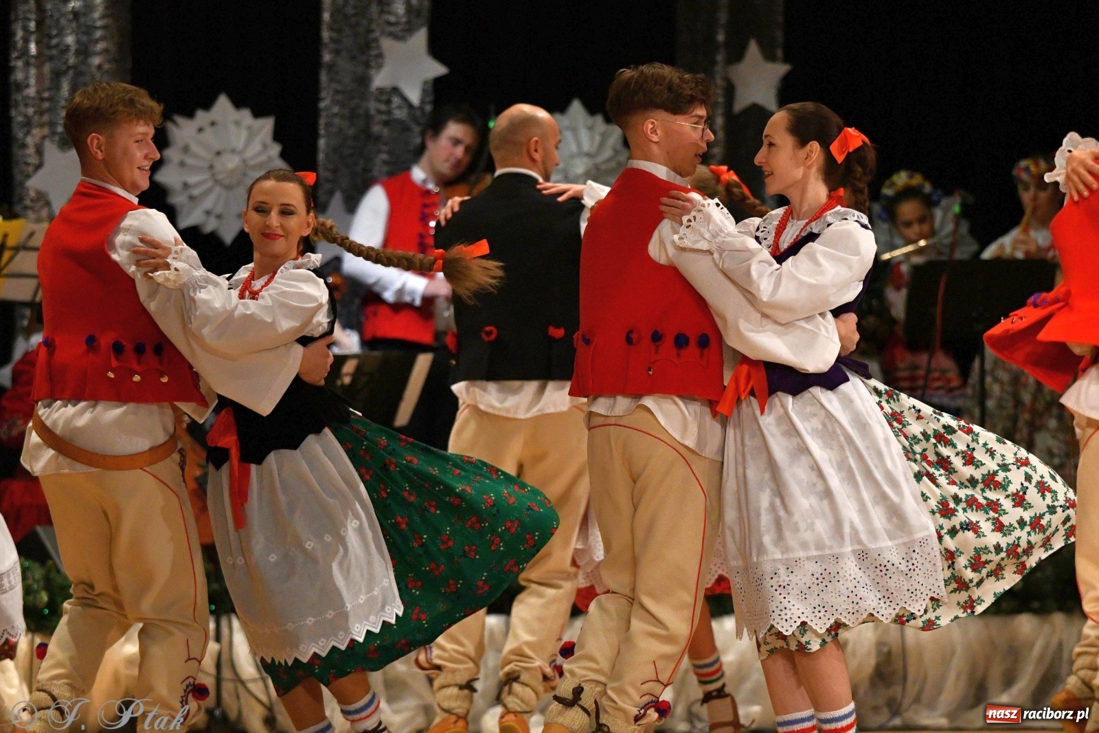 Zdjęcie w galerii na portalu naszraciborz.pl: Kolorowy koncert raciborskiego Źródła [FOTO] wiadomości z regionu
