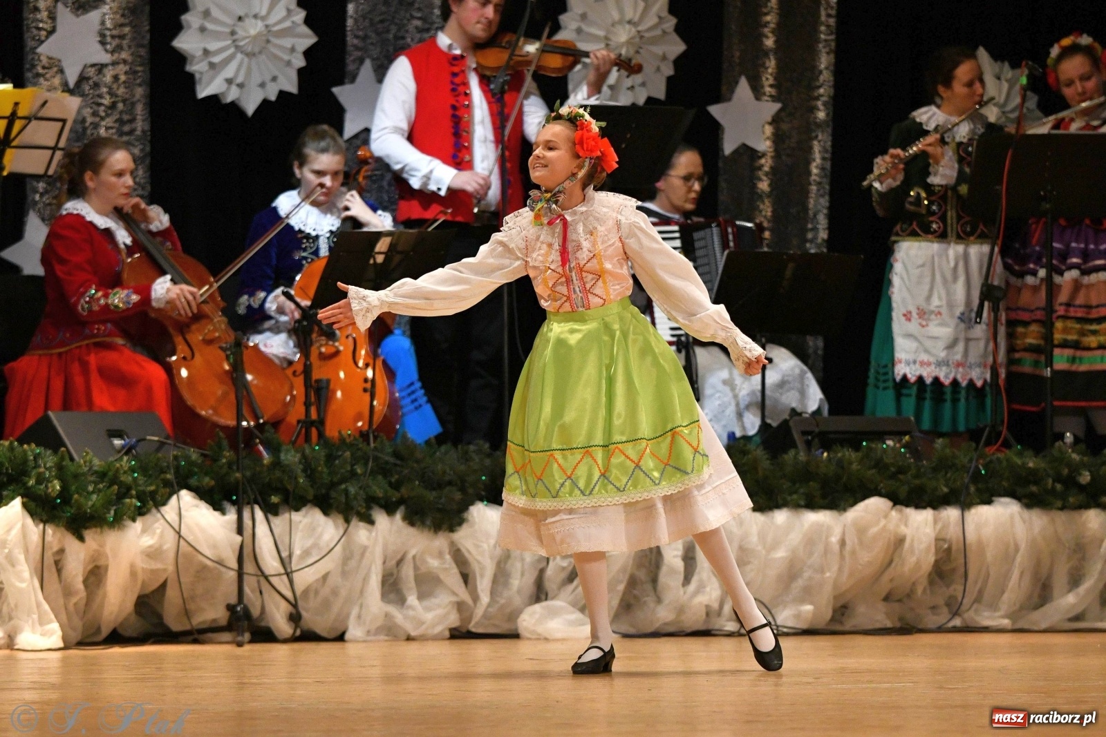 Zdjęcie w galerii na portalu naszraciborz.pl: Kolorowy koncert raciborskiego Źródła [FOTO] wiadomości z regionu