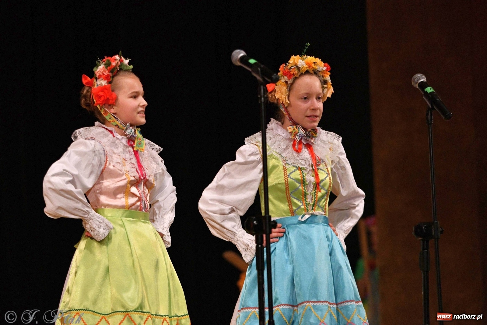 Zdjęcie w galerii na portalu naszraciborz.pl: Kolorowy koncert raciborskiego Źródła [FOTO] wiadomości z regionu