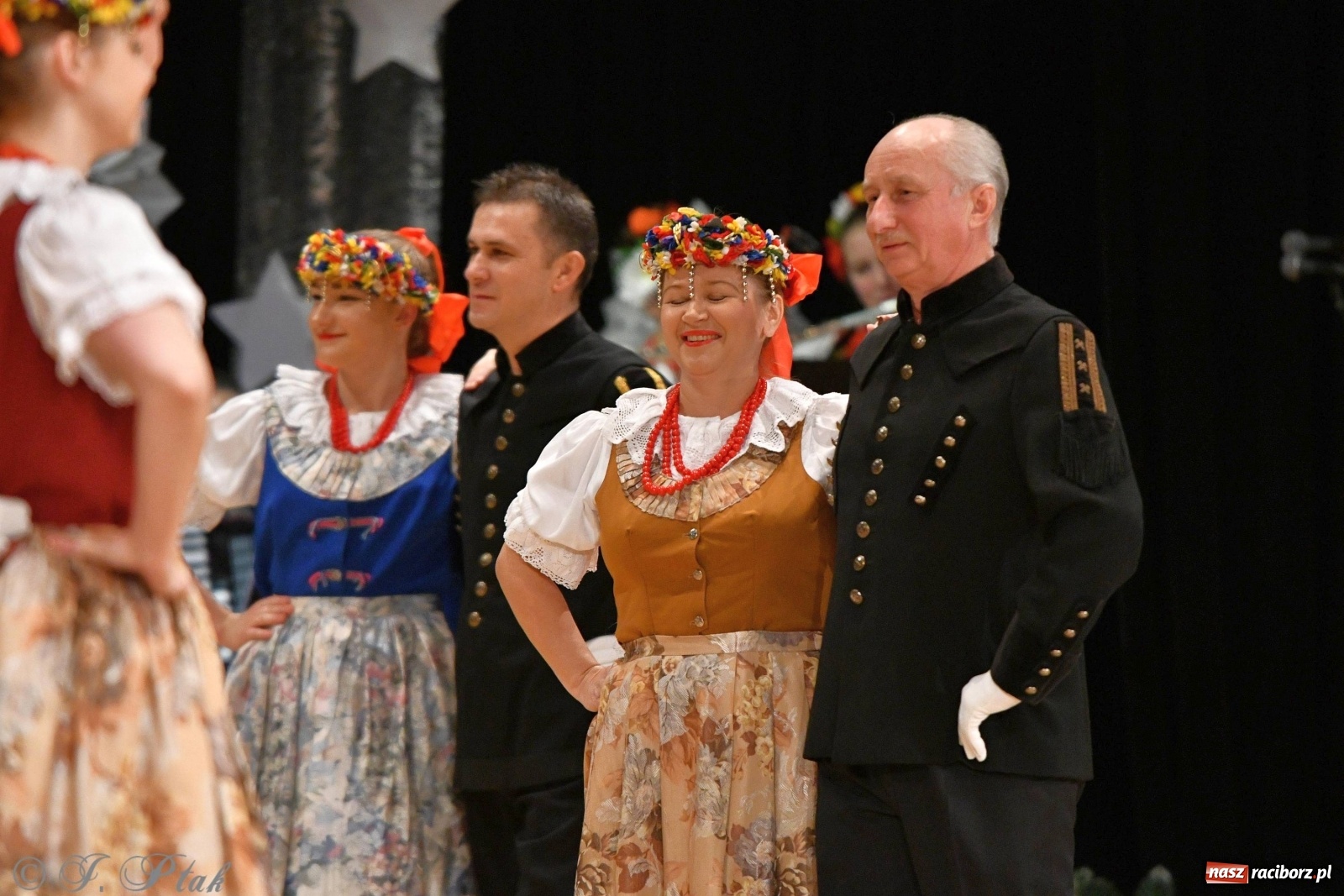 Zdjęcie w galerii na portalu naszraciborz.pl: Kolorowy koncert raciborskiego Źródła [FOTO] wiadomości z regionu