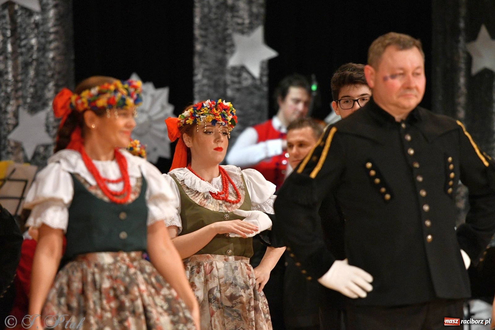 Zdjęcie w galerii na portalu naszraciborz.pl: Kolorowy koncert raciborskiego Źródła [FOTO] wiadomości z regionu