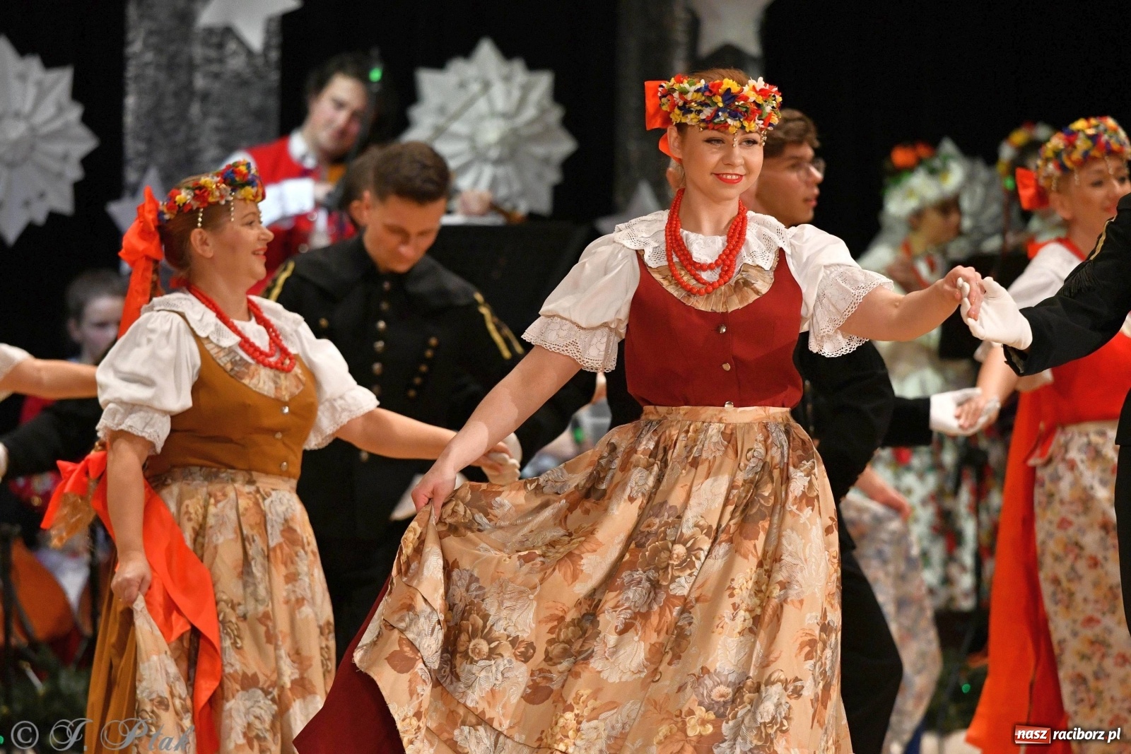 Zdjęcie w galerii na portalu naszraciborz.pl: Kolorowy koncert raciborskiego Źródła [FOTO] wiadomości z regionu