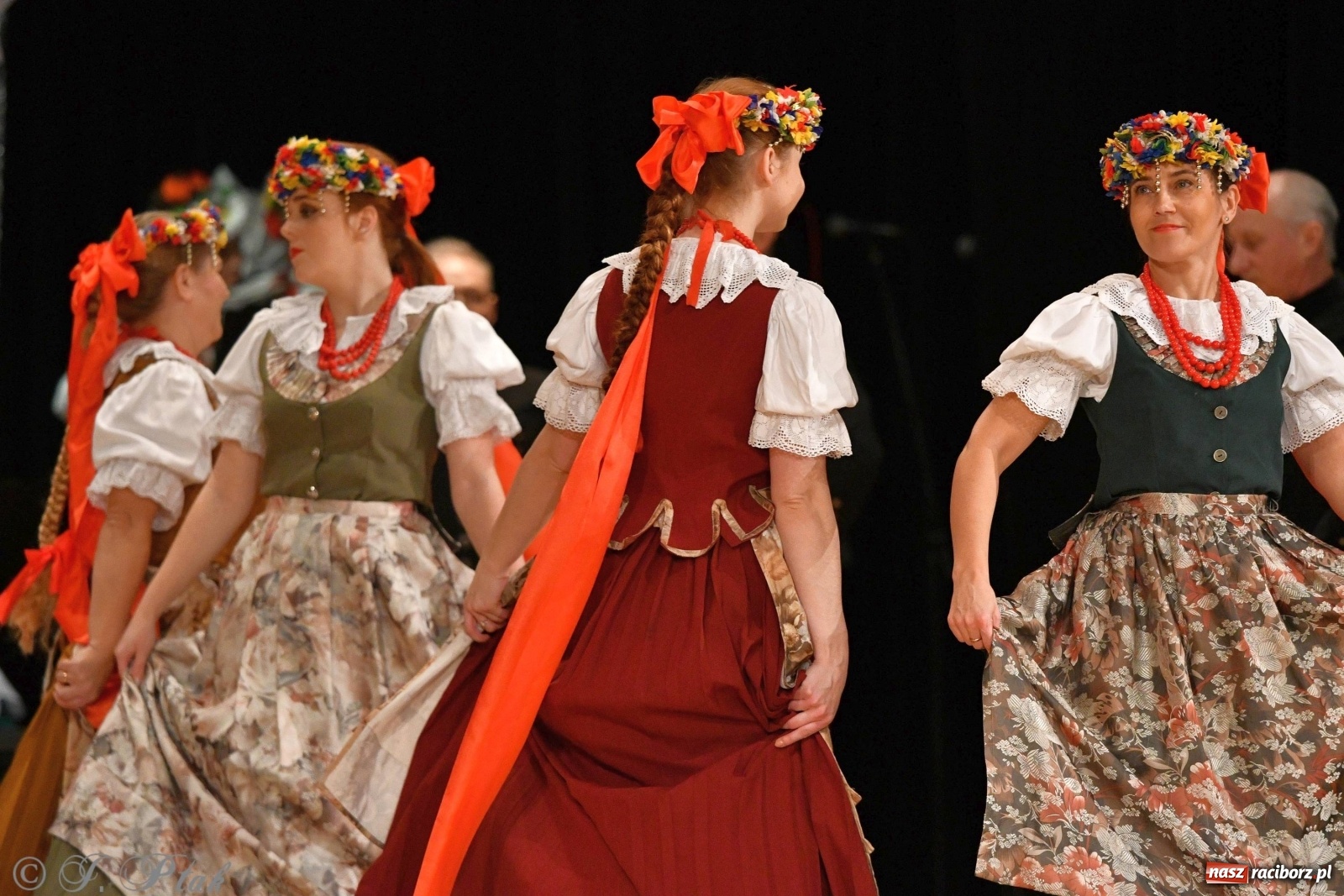 Zdjęcie w galerii na portalu naszraciborz.pl: Kolorowy koncert raciborskiego Źródła [FOTO] wiadomości z regionu