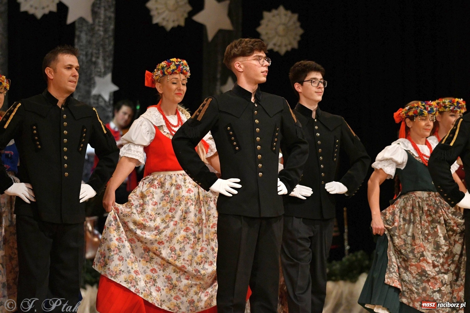 Zdjęcie w galerii na portalu naszraciborz.pl: Kolorowy koncert raciborskiego Źródła [FOTO] wiadomości z regionu