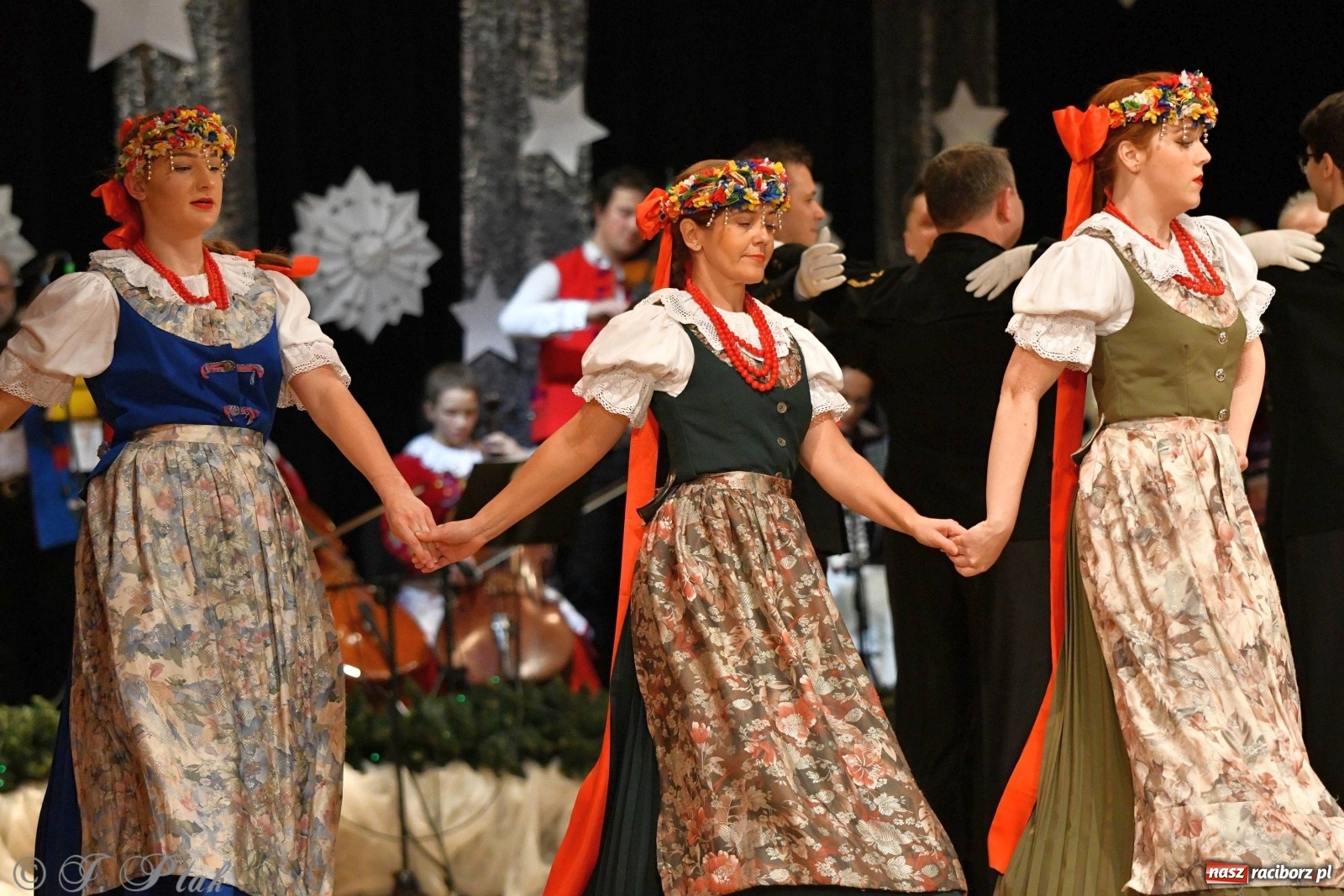 Zdjęcie w galerii na portalu naszraciborz.pl: Kolorowy koncert raciborskiego Źródła [FOTO] wiadomości z regionu