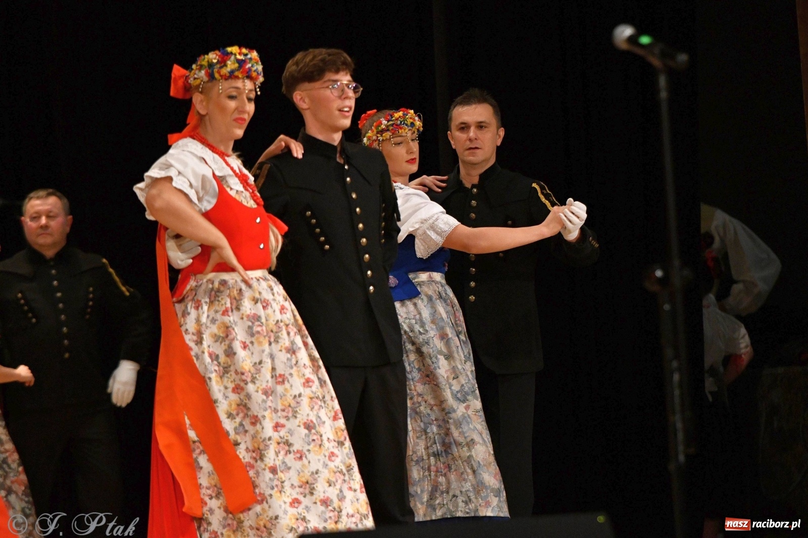 Zdjęcie w galerii na portalu naszraciborz.pl: Kolorowy koncert raciborskiego Źródła [FOTO] wiadomości z regionu