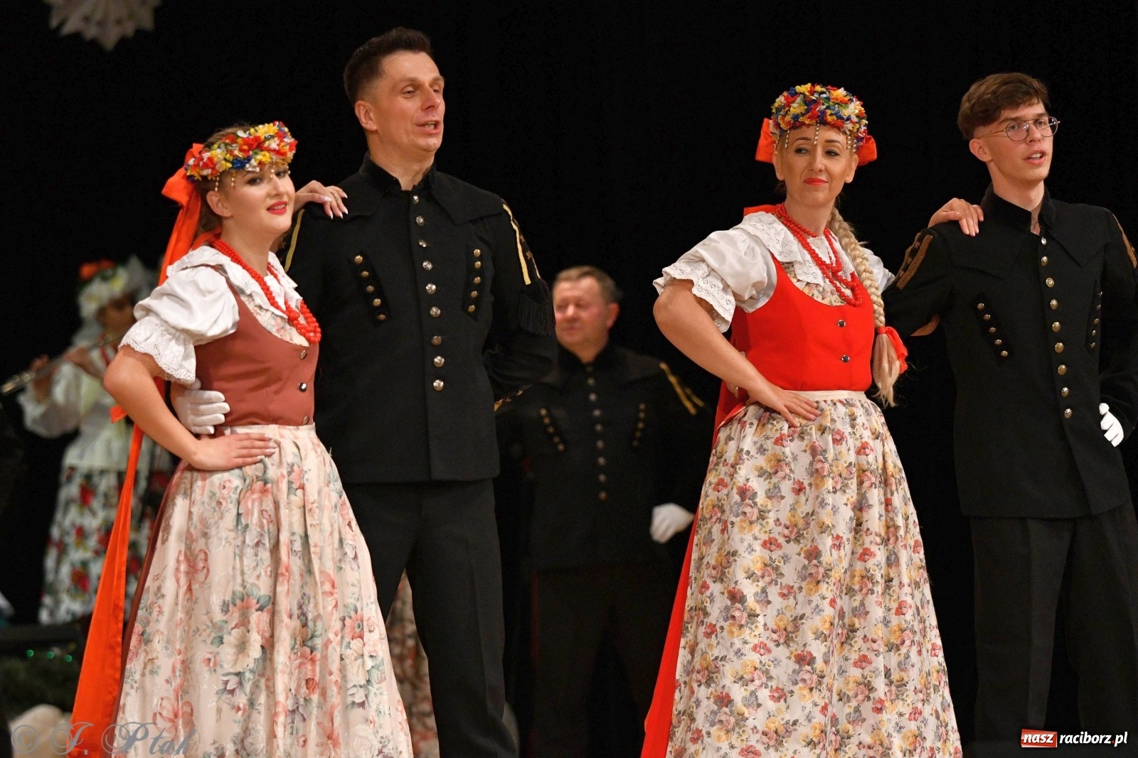 Zdjęcie w galerii na portalu naszraciborz.pl: Kolorowy koncert raciborskiego Źródła [FOTO] wiadomości z regionu