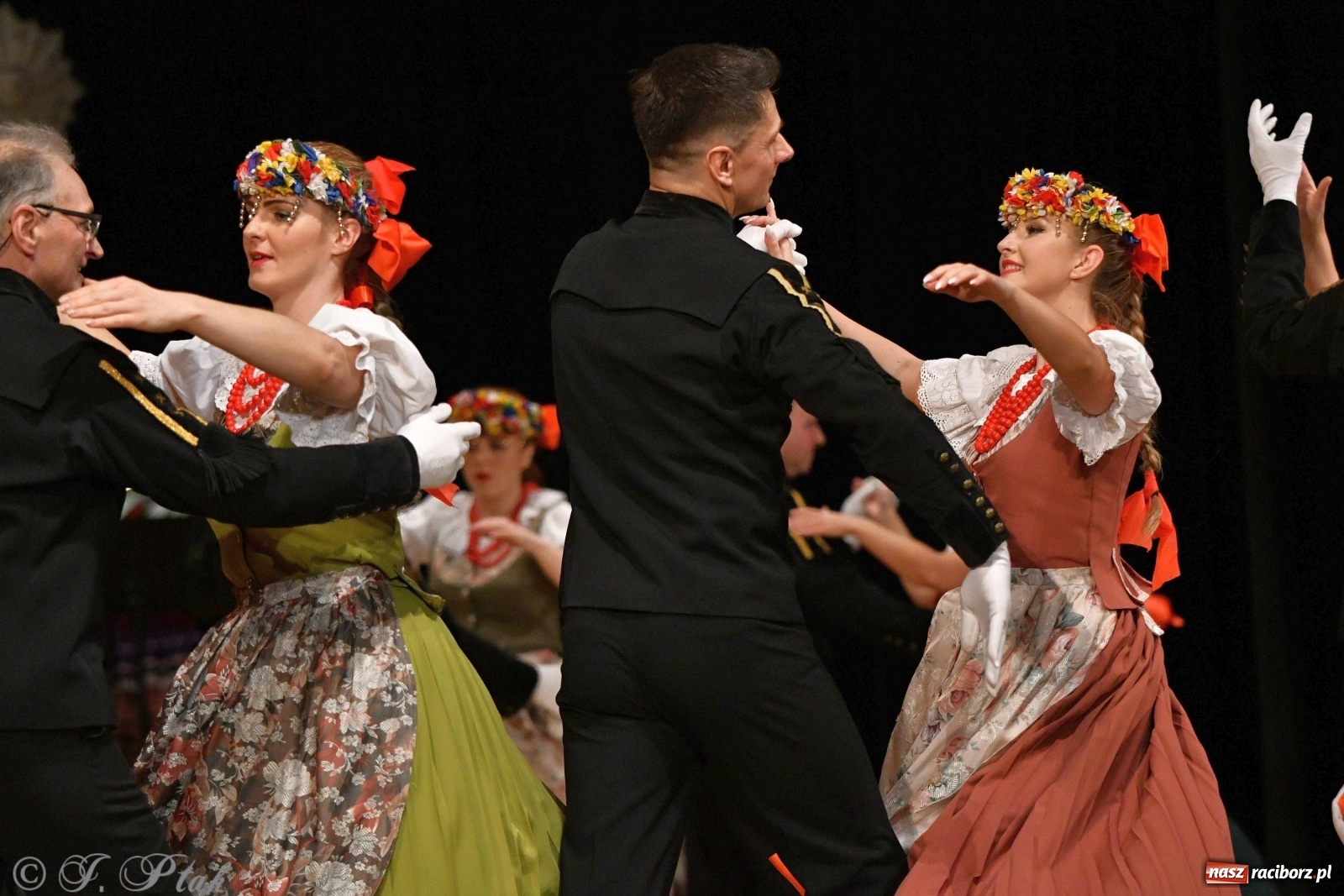 Zdjęcie w galerii na portalu naszraciborz.pl: Kolorowy koncert raciborskiego Źródła [FOTO] wiadomości z regionu