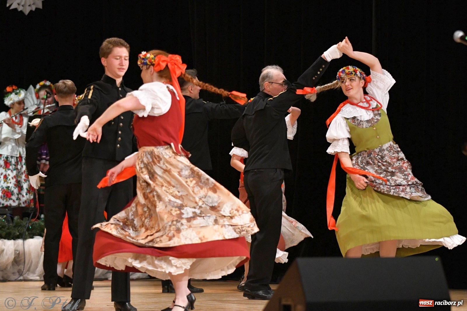 Zdjęcie w galerii na portalu naszraciborz.pl: Kolorowy koncert raciborskiego Źródła [FOTO] wiadomości z regionu
