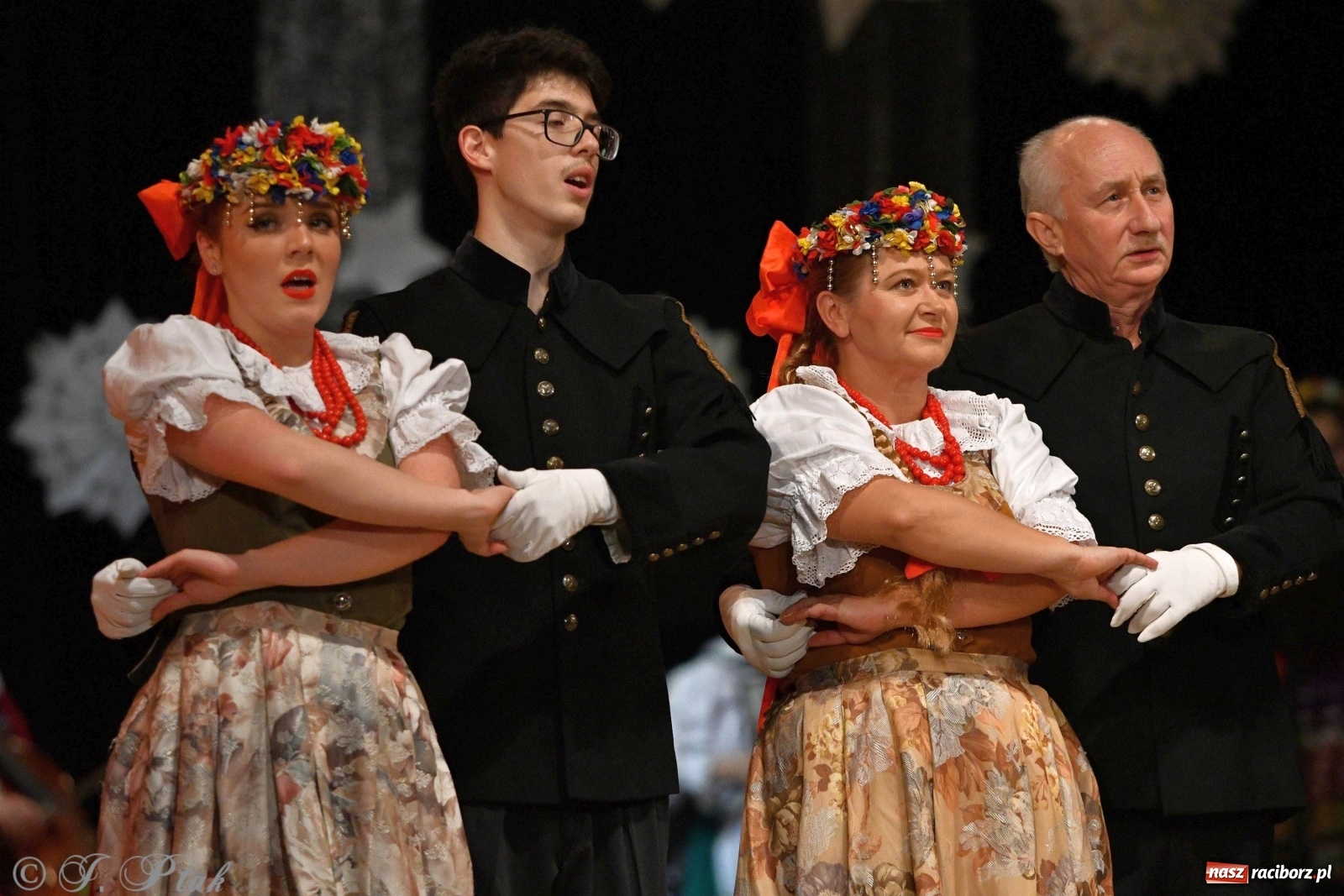 Zdjęcie w galerii na portalu naszraciborz.pl: Kolorowy koncert raciborskiego Źródła [FOTO] wiadomości z regionu