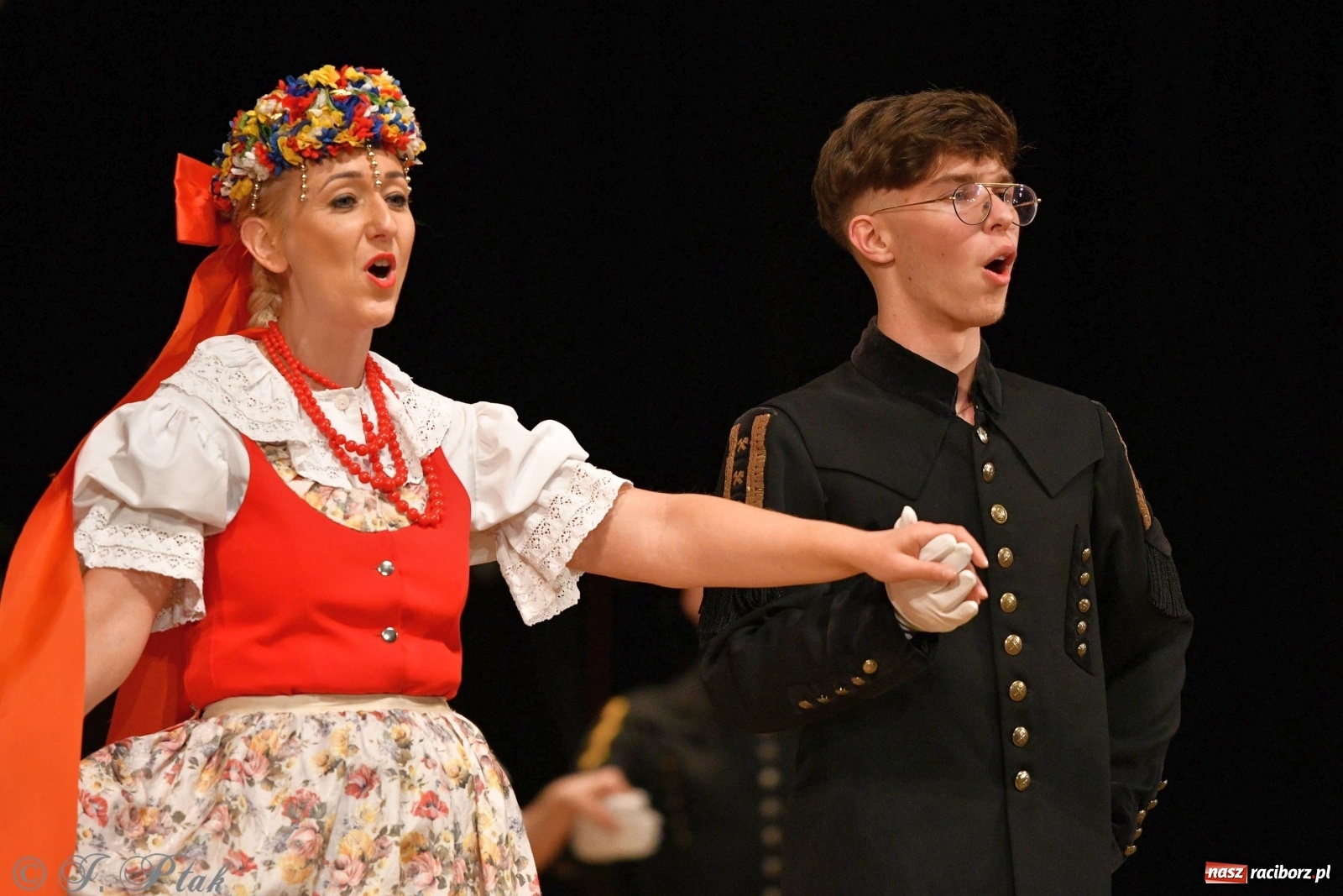 Zdjęcie w galerii na portalu naszraciborz.pl: Kolorowy koncert raciborskiego Źródła [FOTO] wiadomości z regionu