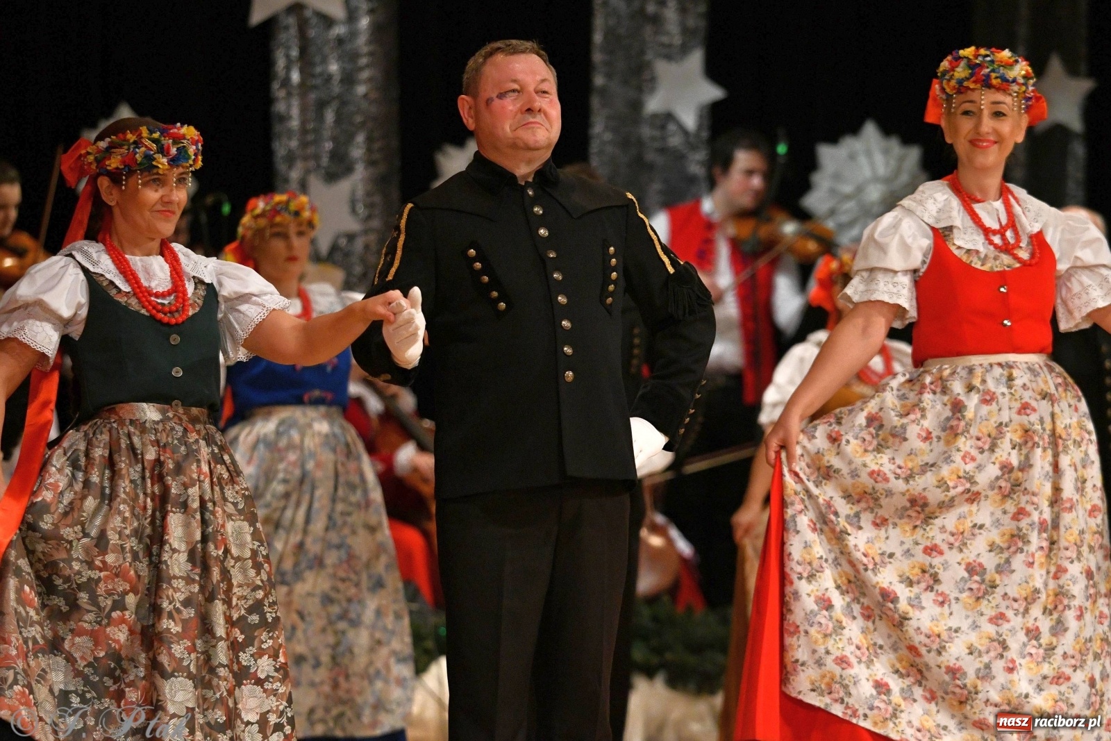 Zdjęcie w galerii na portalu naszraciborz.pl: Kolorowy koncert raciborskiego Źródła [FOTO] wiadomości z regionu