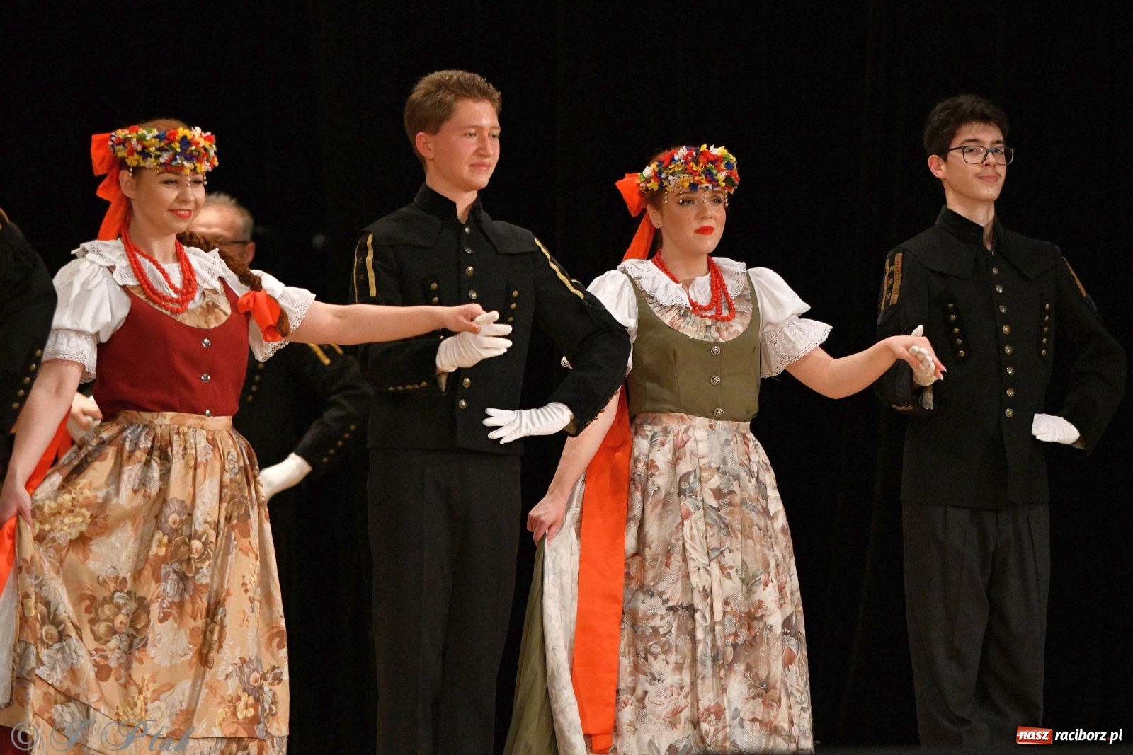 Zdjęcie w galerii na portalu naszraciborz.pl: Kolorowy koncert raciborskiego Źródła [FOTO] wiadomości z regionu