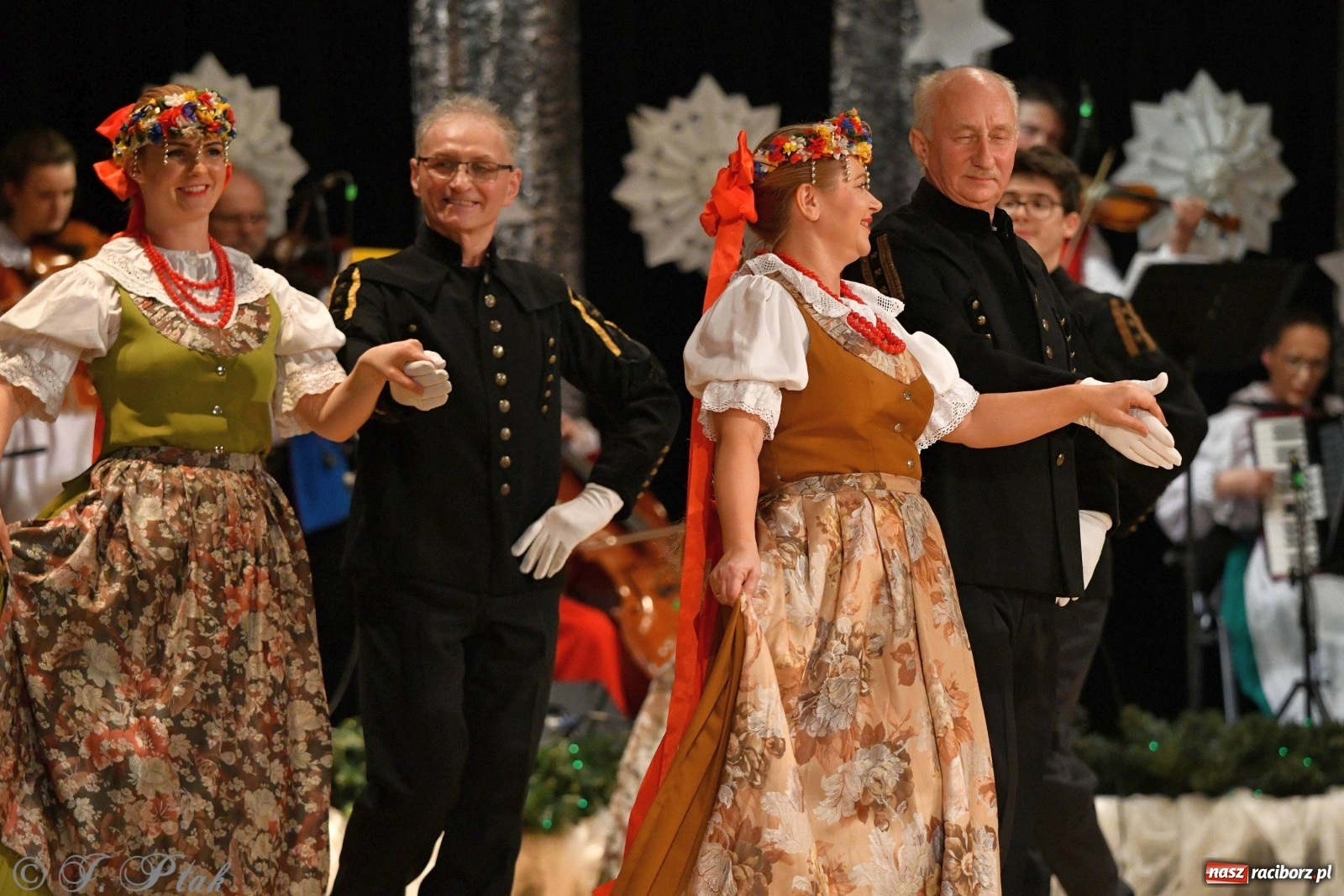 Zdjęcie w galerii na portalu naszraciborz.pl: Kolorowy koncert raciborskiego Źródła [FOTO] wiadomości z regionu