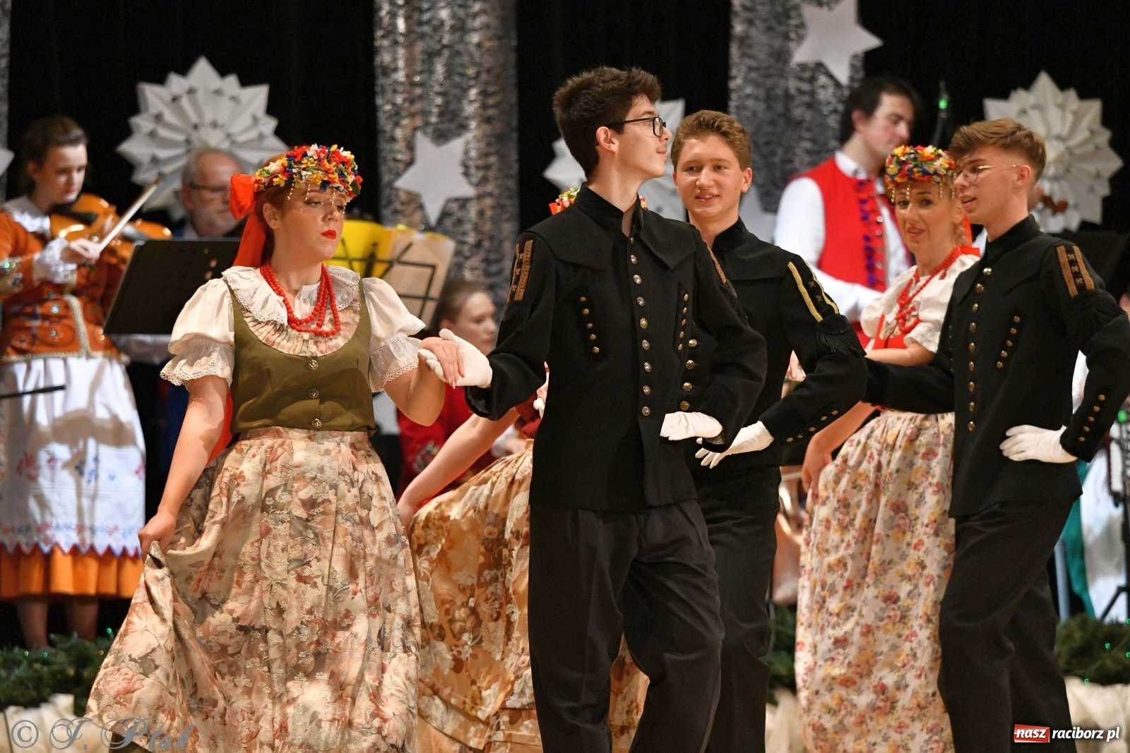 Zdjęcie w galerii na portalu naszraciborz.pl: Kolorowy koncert raciborskiego Źródła [FOTO] wiadomości z regionu
