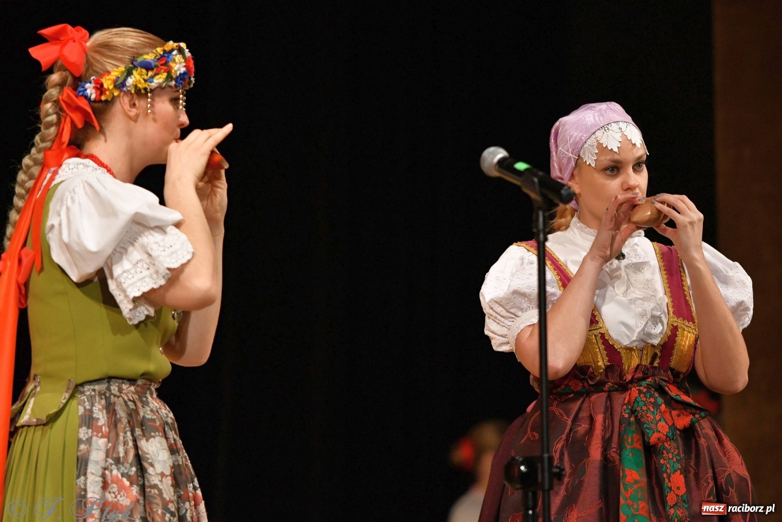 Zdjęcie w galerii na portalu naszraciborz.pl: Kolorowy koncert raciborskiego Źródła [FOTO] wiadomości z regionu