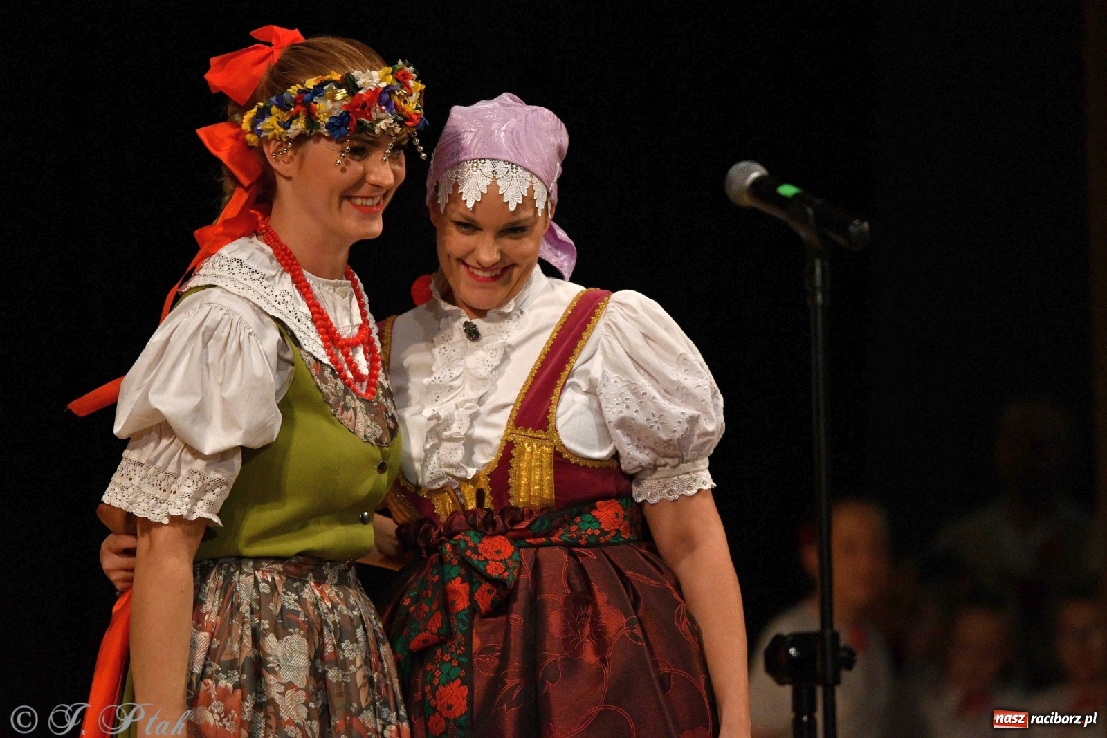 Zdjęcie w galerii na portalu naszraciborz.pl: Kolorowy koncert raciborskiego Źródła [FOTO] wiadomości z regionu