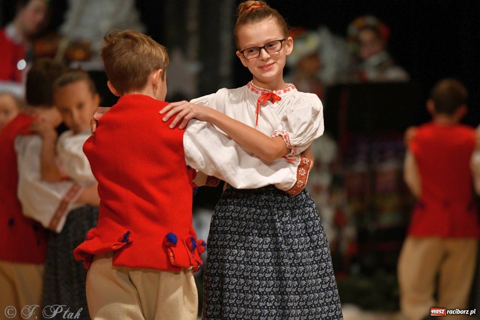 Zdjęcie w galerii na portalu naszraciborz.pl: Kolorowy koncert raciborskiego Źródła [FOTO] wiadomości z regionu