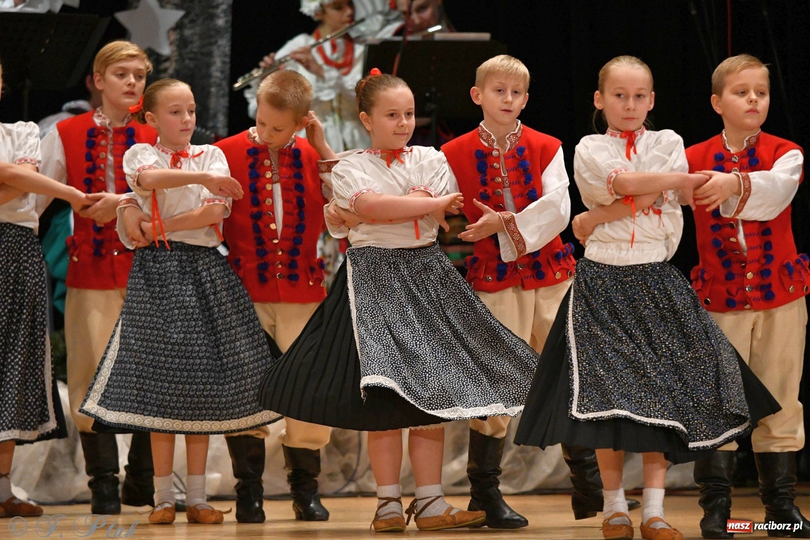 Zdjęcie w galerii na portalu naszraciborz.pl: Kolorowy koncert raciborskiego Źródła [FOTO] wiadomości z regionu