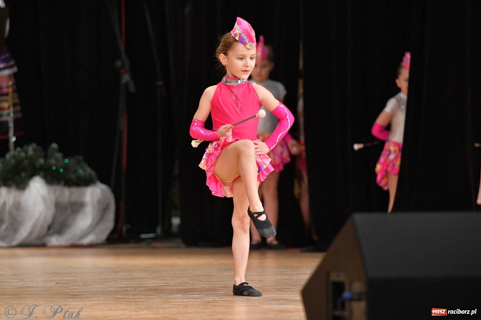 Zdjęcie w galerii na portalu naszraciborz.pl: Kolorowy koncert raciborskiego Źródła [FOTO] wiadomości z regionu