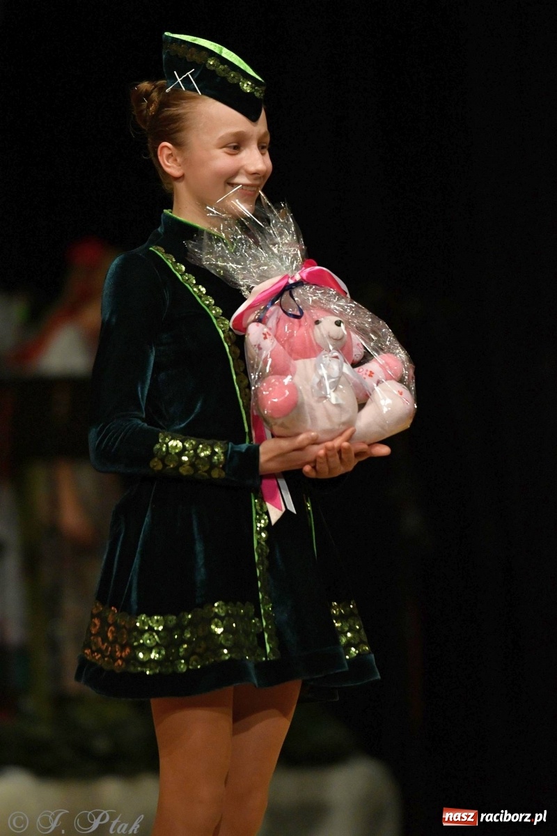 Zdjęcie w galerii na portalu naszraciborz.pl: Kolorowy koncert raciborskiego Źródła [FOTO] wiadomości z regionu