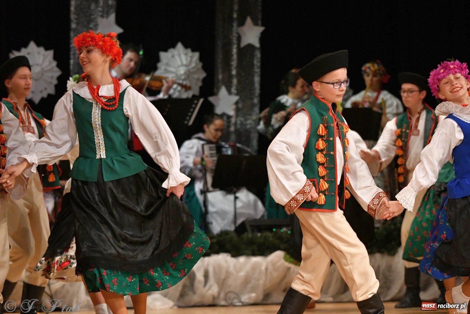 Zdjęcie w galerii na portalu naszraciborz.pl: Kolorowy koncert raciborskiego Źródła [FOTO] wiadomości z regionu