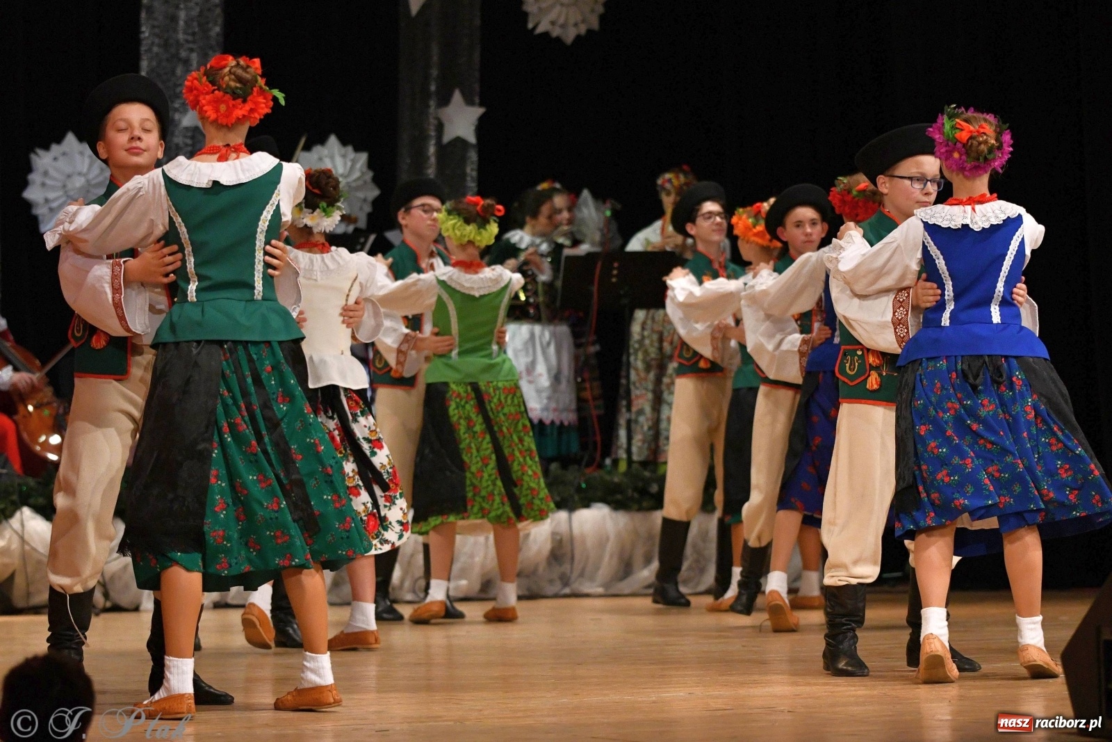 Zdjęcie w galerii na portalu naszraciborz.pl: Kolorowy koncert raciborskiego Źródła [FOTO] wiadomości z regionu