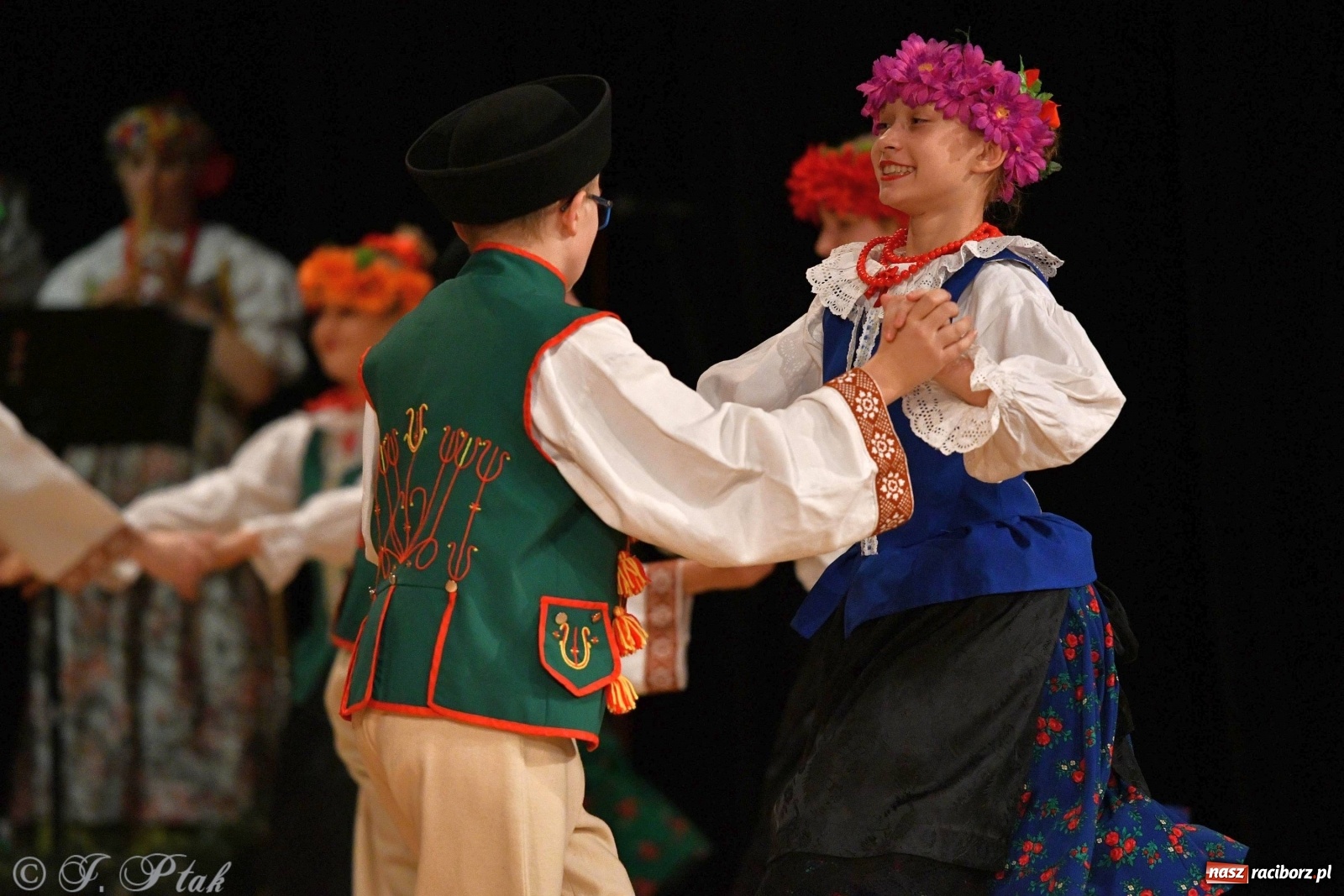 Zdjęcie w galerii na portalu naszraciborz.pl: Kolorowy koncert raciborskiego Źródła [FOTO] wiadomości z regionu