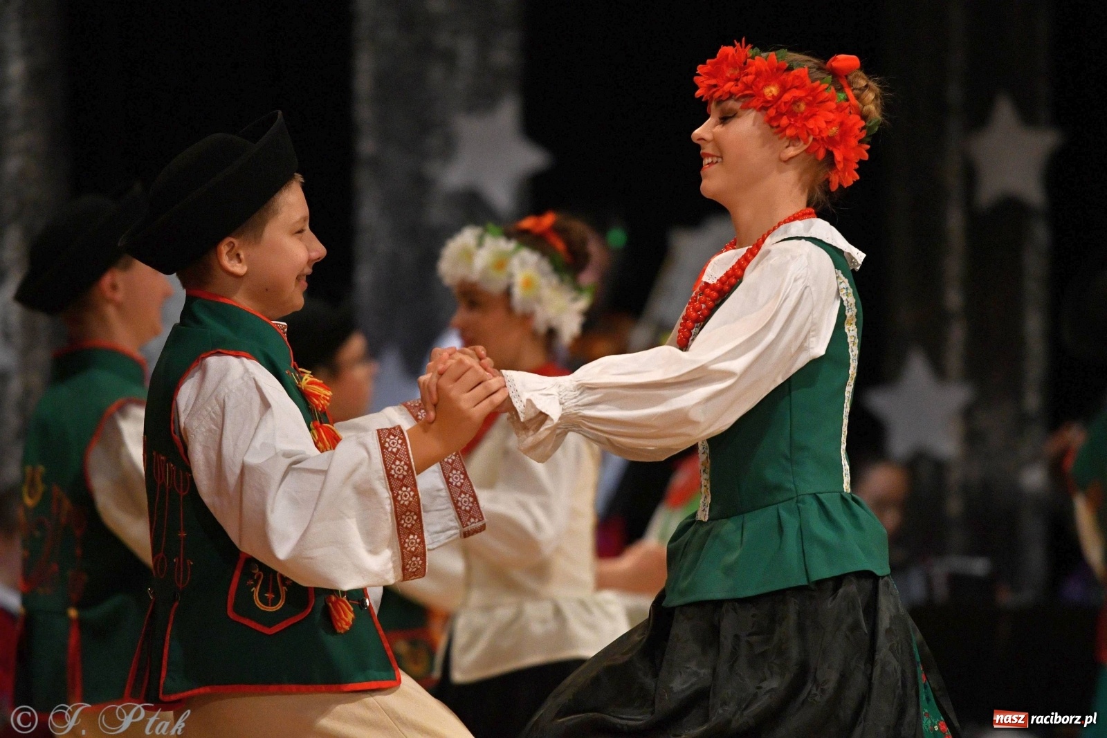 Zdjęcie w galerii na portalu naszraciborz.pl: Kolorowy koncert raciborskiego Źródła [FOTO] wiadomości z regionu