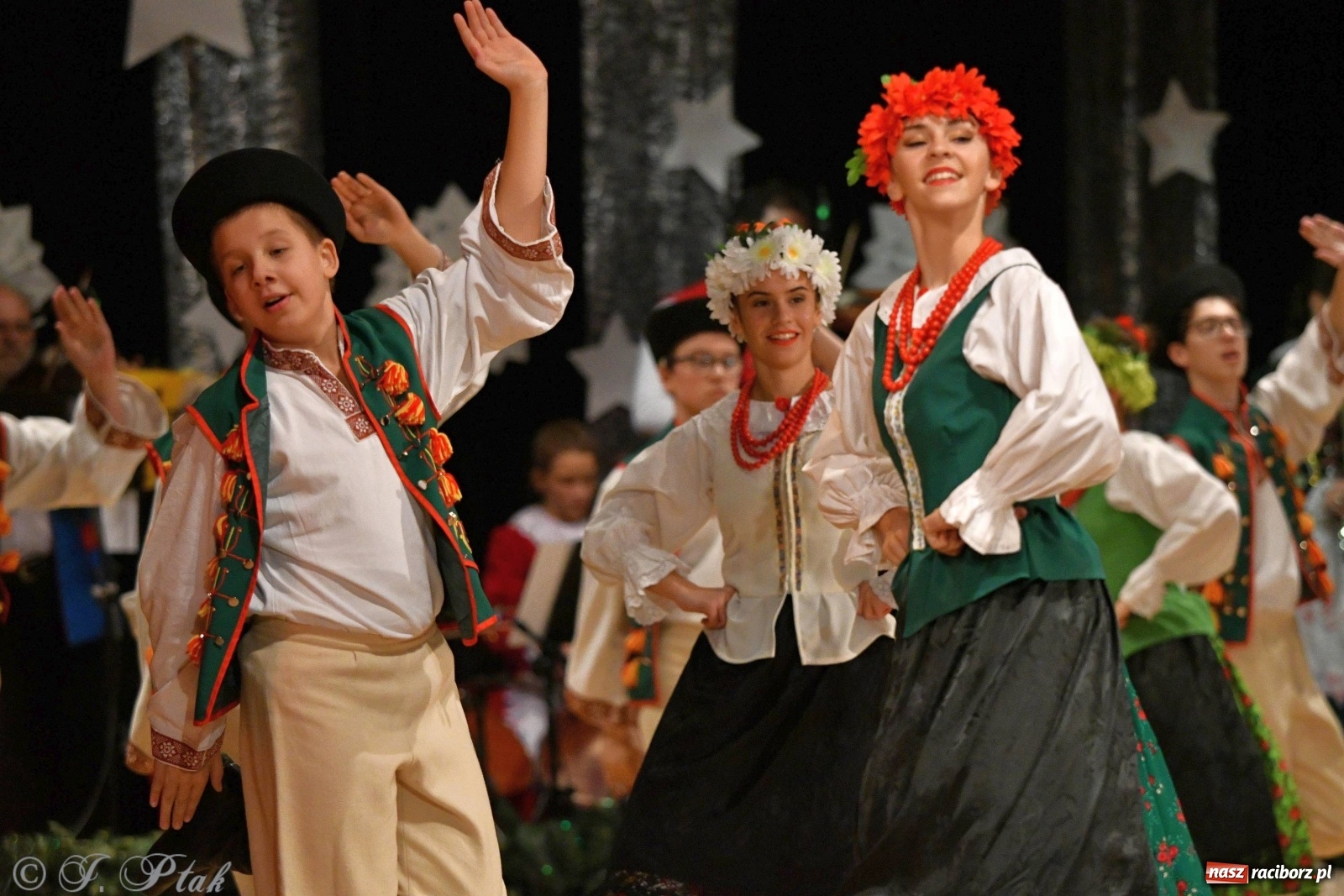 Zdjęcie w galerii na portalu naszraciborz.pl: Kolorowy koncert raciborskiego Źródła [FOTO] wiadomości z regionu