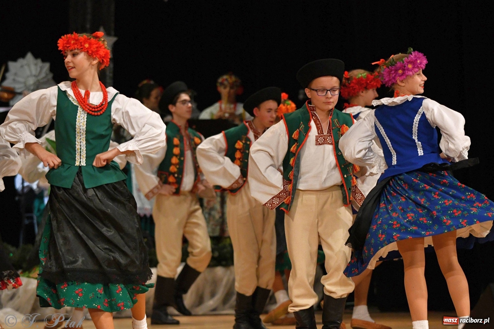 Zdjęcie w galerii na portalu naszraciborz.pl: Kolorowy koncert raciborskiego Źródła [FOTO] wiadomości z regionu