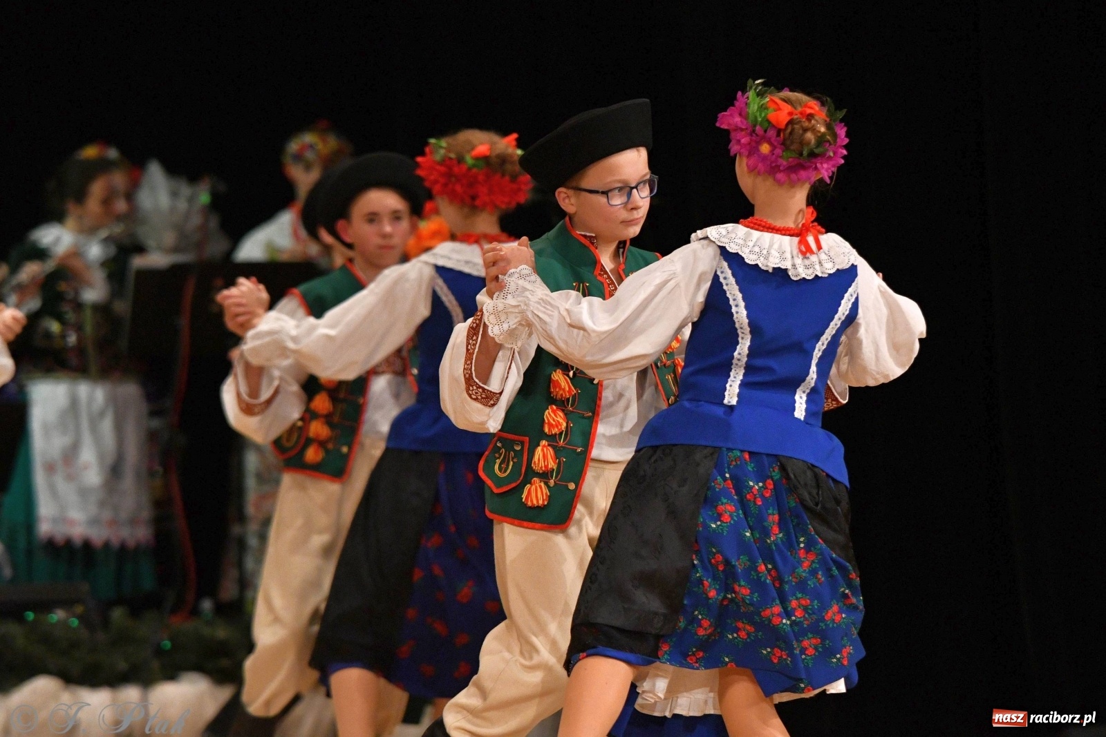 Zdjęcie w galerii na portalu naszraciborz.pl: Kolorowy koncert raciborskiego Źródła [FOTO] wiadomości z regionu