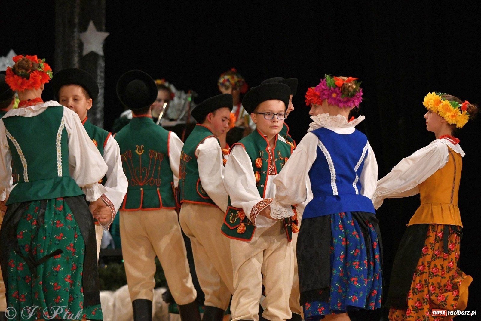 Zdjęcie w galerii na portalu naszraciborz.pl: Kolorowy koncert raciborskiego Źródła [FOTO] wiadomości z regionu