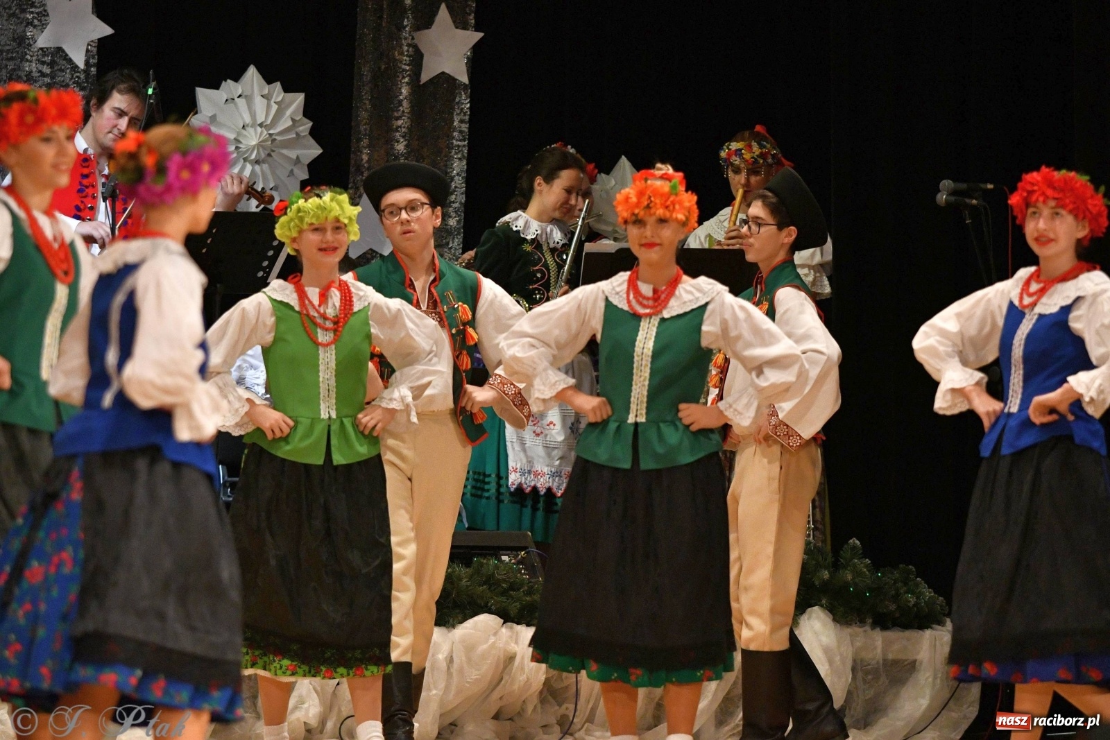 Zdjęcie w galerii na portalu naszraciborz.pl: Kolorowy koncert raciborskiego Źródła [FOTO] wiadomości z regionu