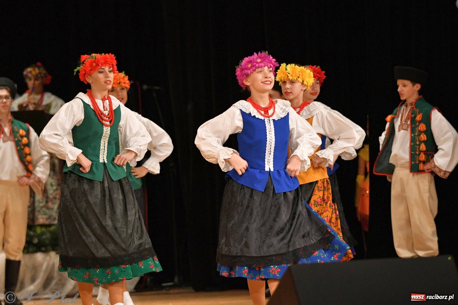 Zdjęcie w galerii na portalu naszraciborz.pl: Kolorowy koncert raciborskiego Źródła [FOTO] wiadomości z regionu