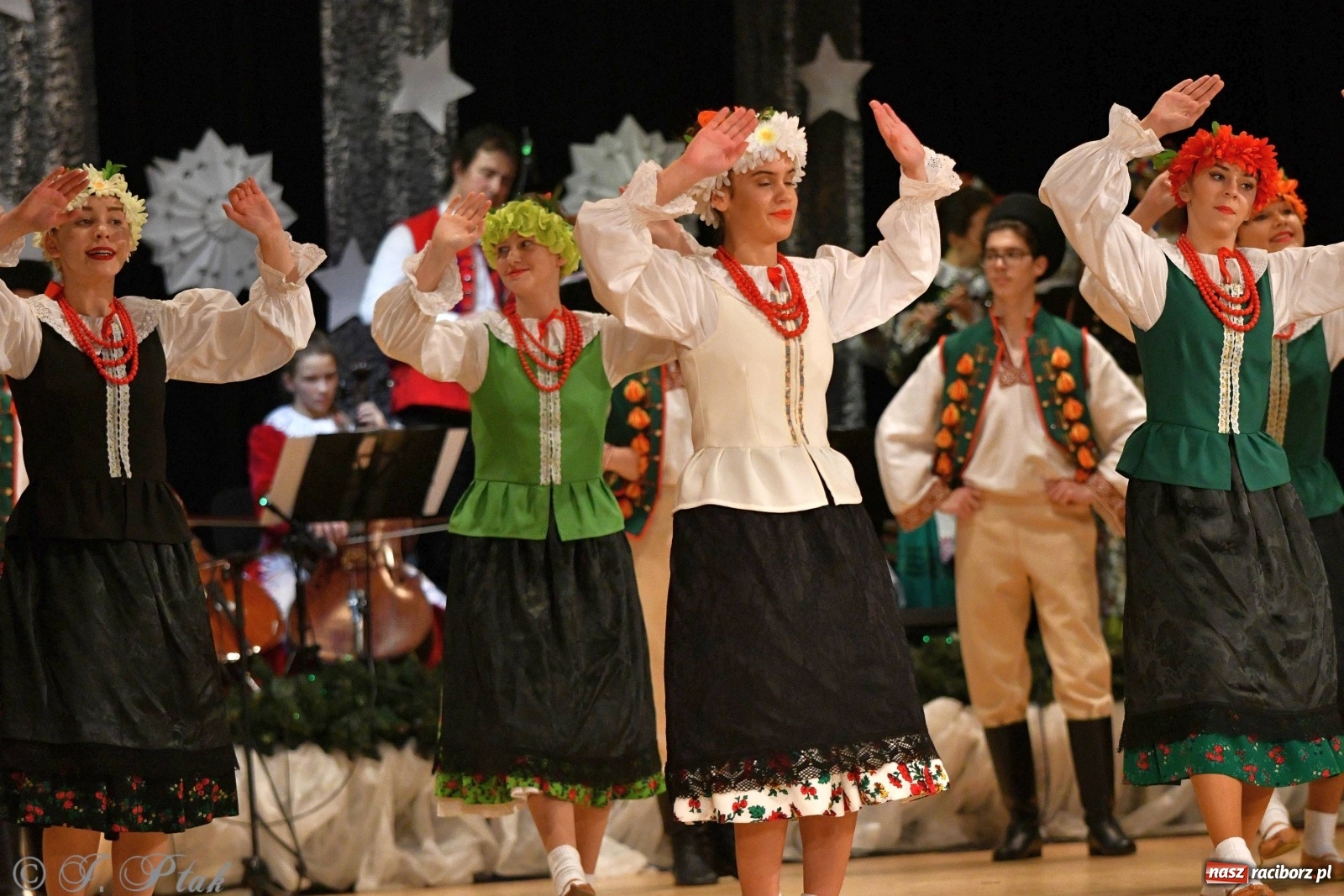 Zdjęcie w galerii na portalu naszraciborz.pl: Kolorowy koncert raciborskiego Źródła [FOTO] wiadomości z regionu