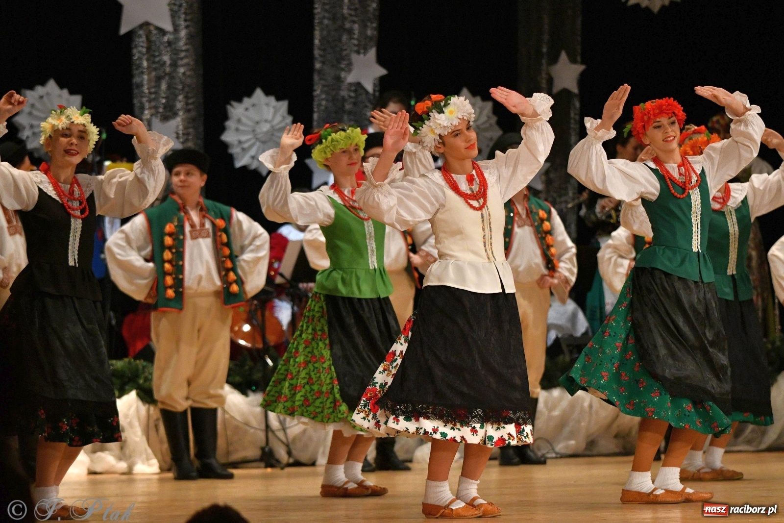 Zdjęcie w galerii na portalu naszraciborz.pl: Kolorowy koncert raciborskiego Źródła [FOTO] wiadomości z regionu