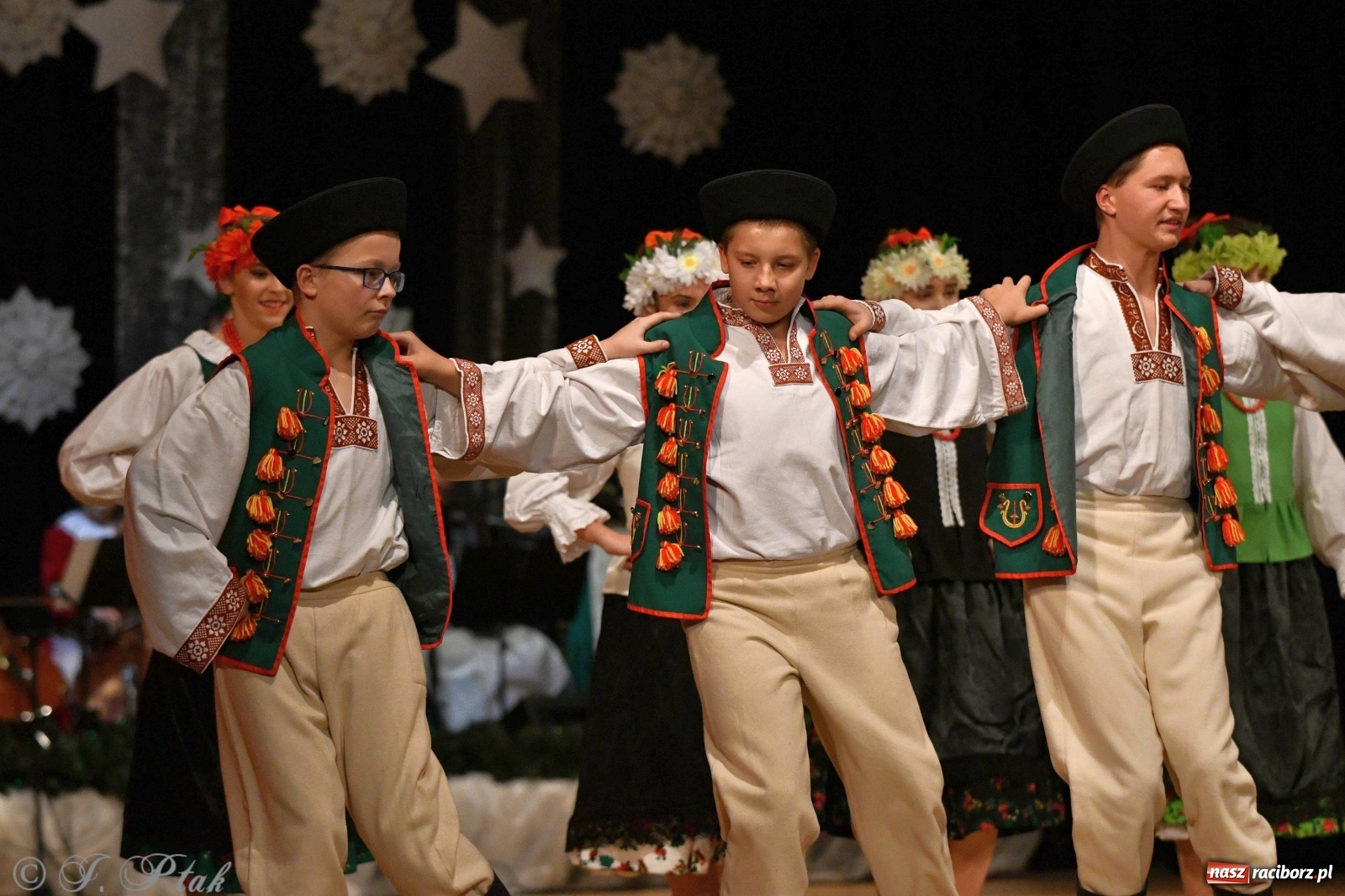 Zdjęcie w galerii na portalu naszraciborz.pl: Kolorowy koncert raciborskiego Źródła [FOTO] wiadomości z regionu