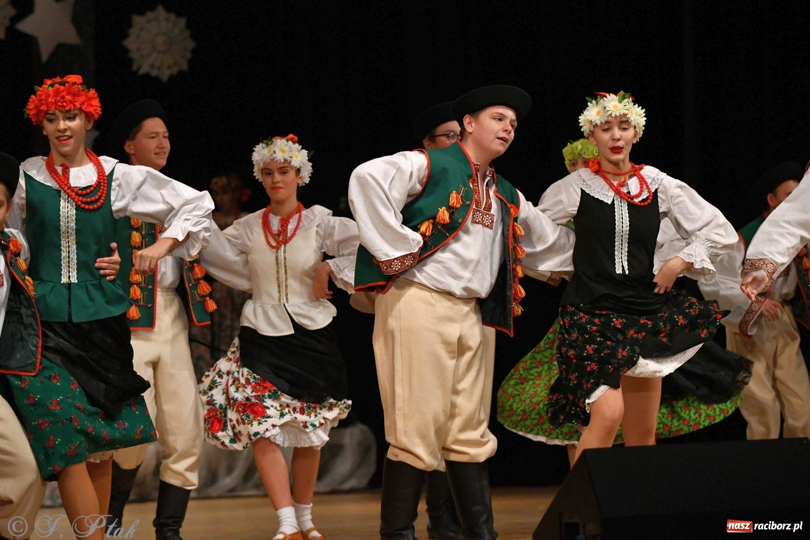 Zdjęcie w galerii na portalu naszraciborz.pl: Kolorowy koncert raciborskiego Źródła [FOTO] wiadomości z regionu