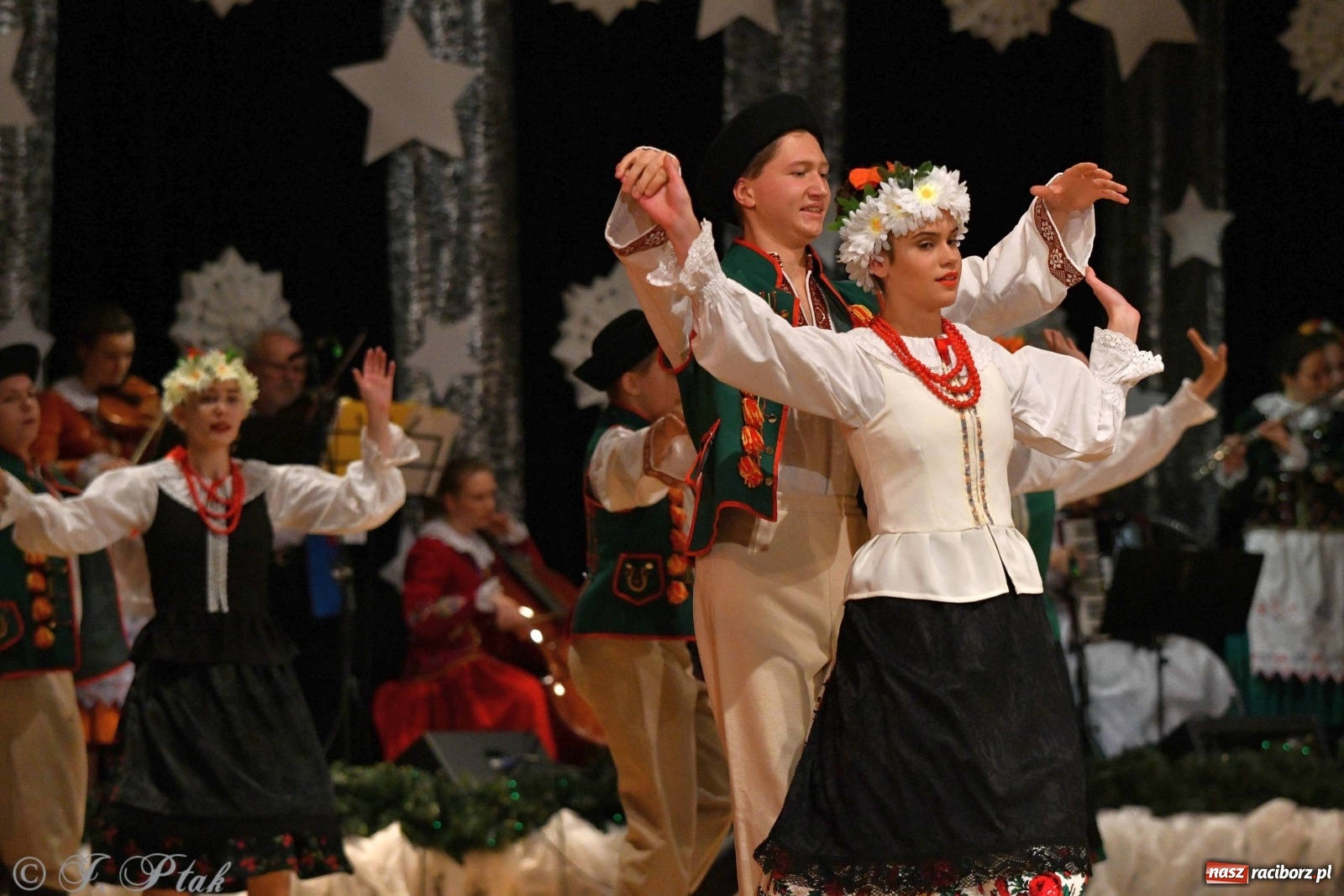 Zdjęcie w galerii na portalu naszraciborz.pl: Kolorowy koncert raciborskiego Źródła [FOTO] wiadomości z regionu