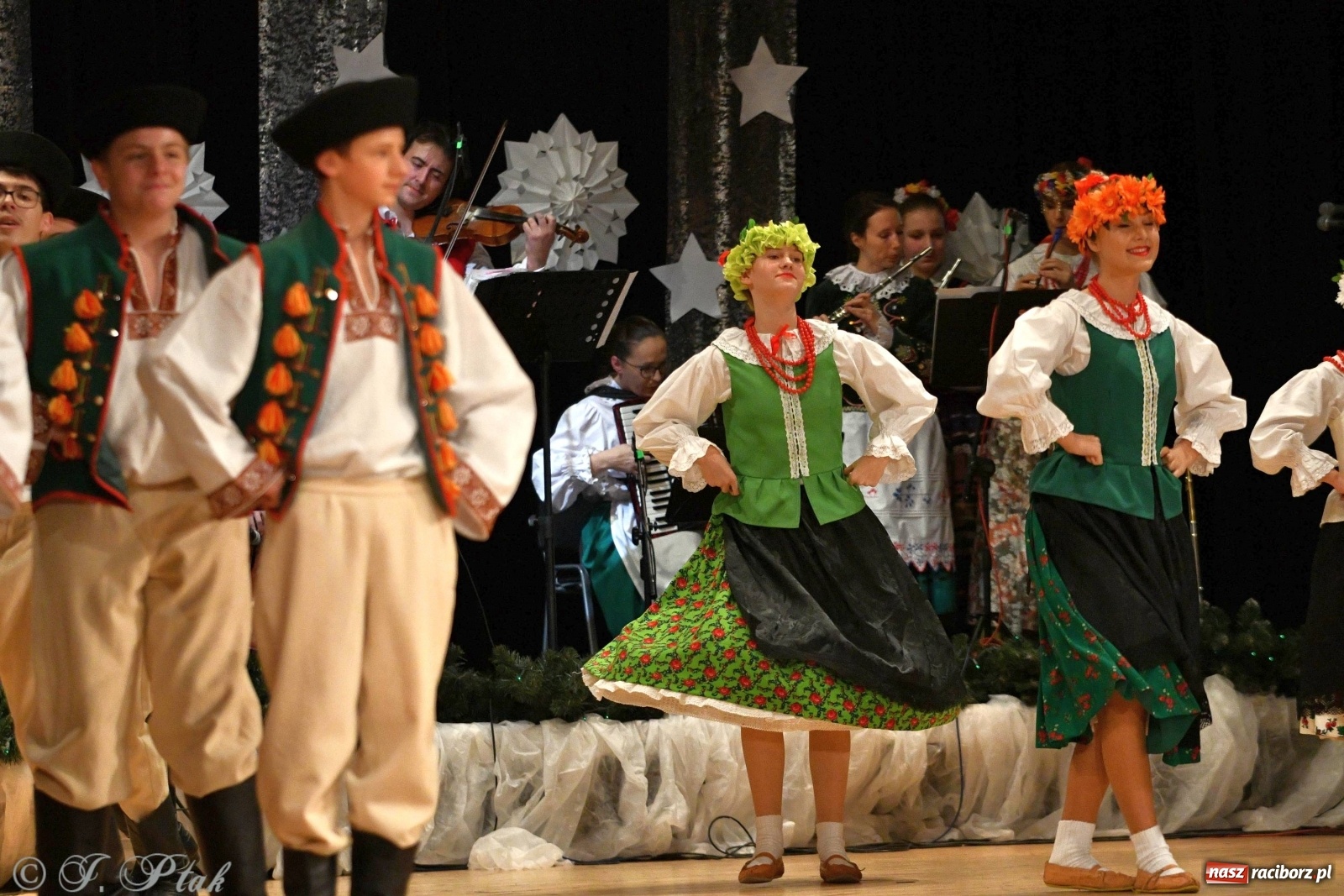 Zdjęcie w galerii na portalu naszraciborz.pl: Kolorowy koncert raciborskiego Źródła [FOTO] wiadomości z regionu