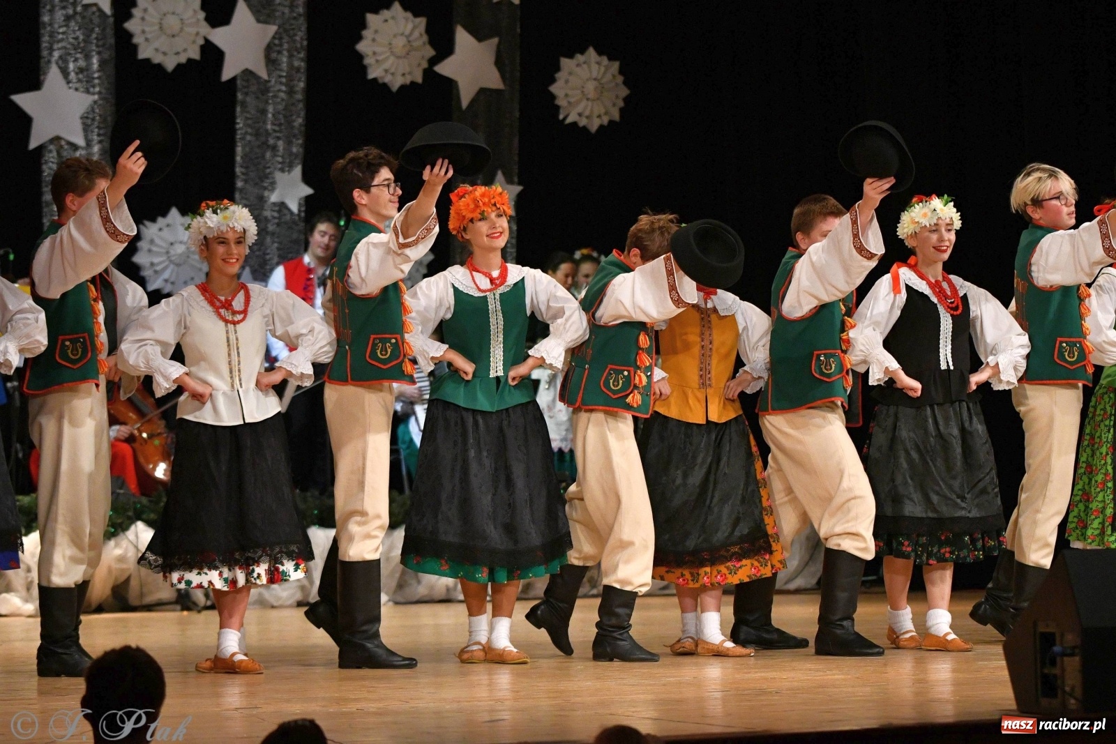 Zdjęcie w galerii na portalu naszraciborz.pl: Kolorowy koncert raciborskiego Źródła [FOTO] wiadomości z regionu