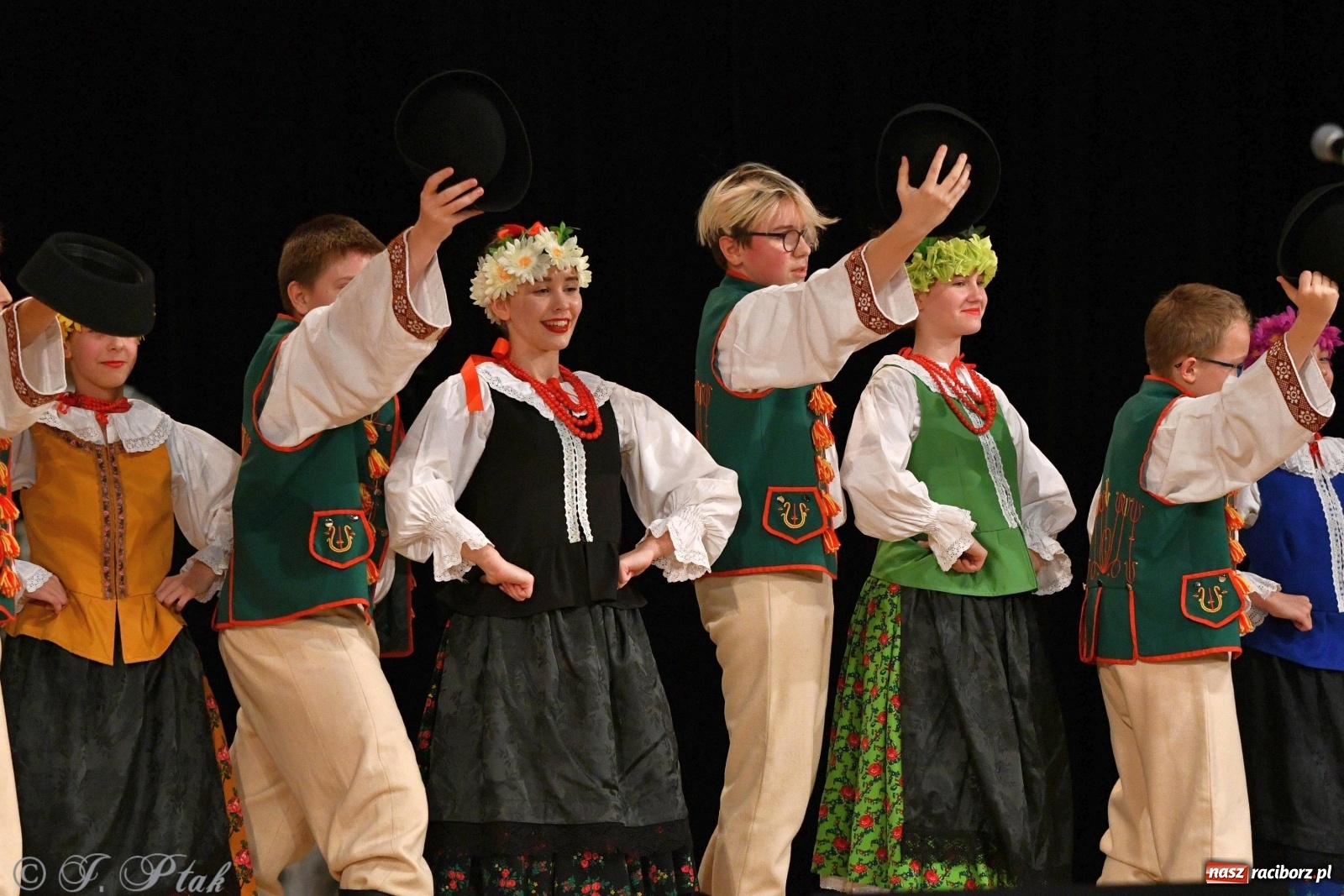 Zdjęcie w galerii na portalu naszraciborz.pl: Kolorowy koncert raciborskiego Źródła [FOTO] wiadomości z regionu