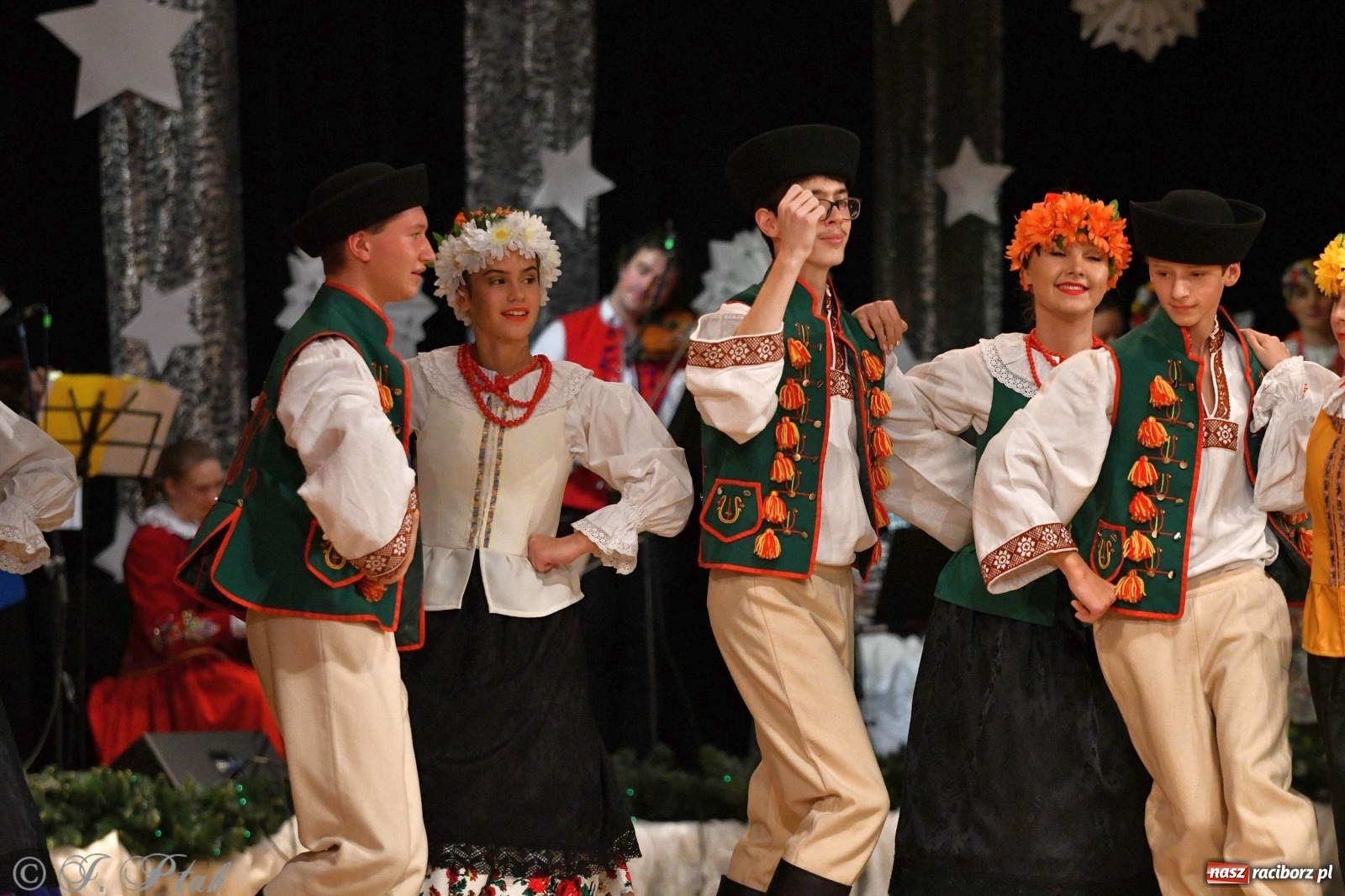 Zdjęcie w galerii na portalu naszraciborz.pl: Kolorowy koncert raciborskiego Źródła [FOTO] wiadomości z regionu