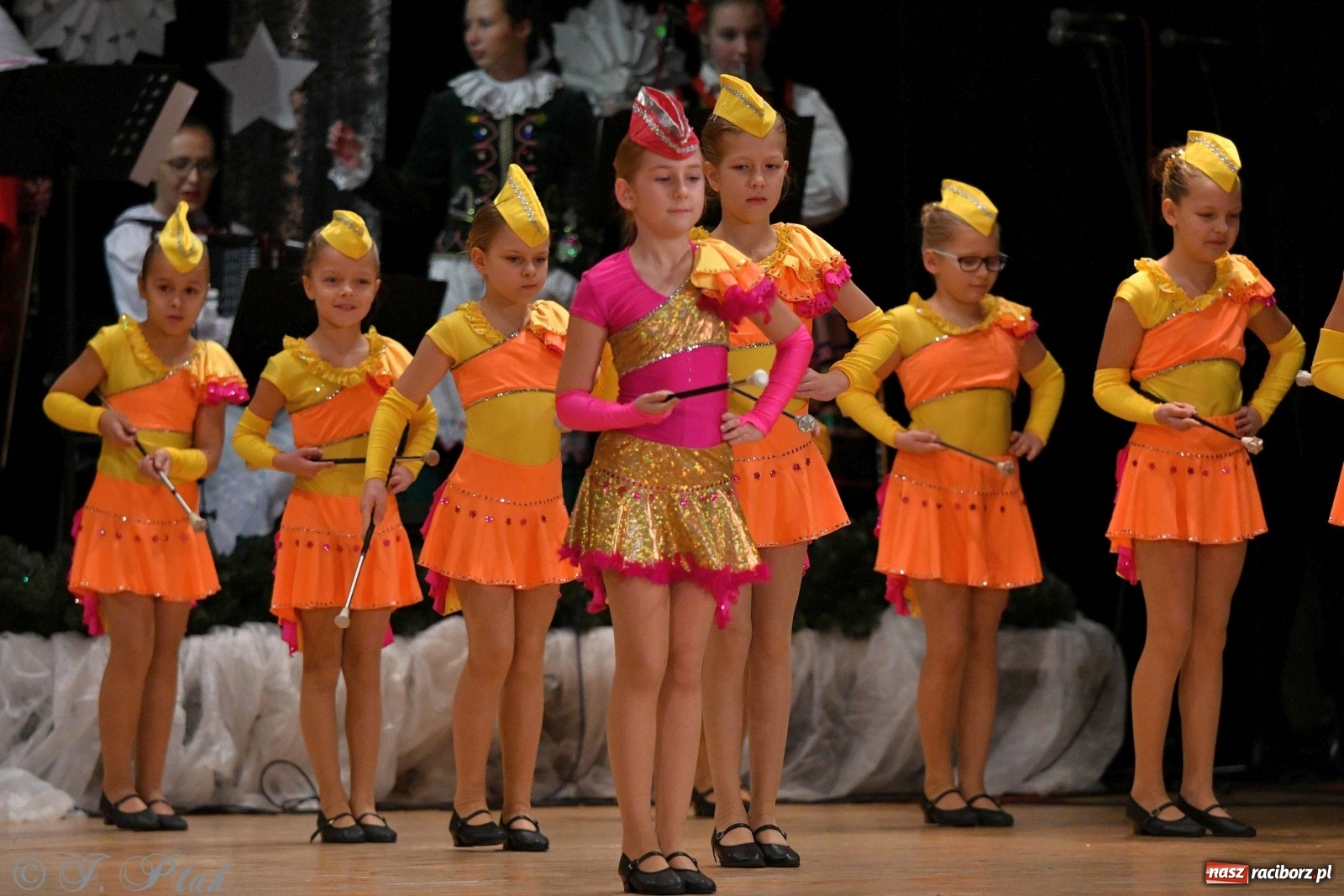 Zdjęcie w galerii na portalu naszraciborz.pl: Kolorowy koncert raciborskiego Źródła [FOTO] wiadomości z regionu