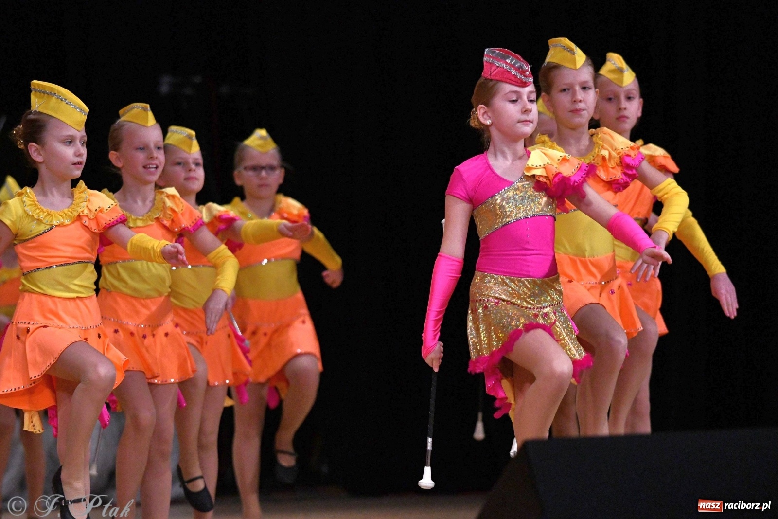 Zdjęcie w galerii na portalu naszraciborz.pl: Kolorowy koncert raciborskiego Źródła [FOTO] wiadomości z regionu