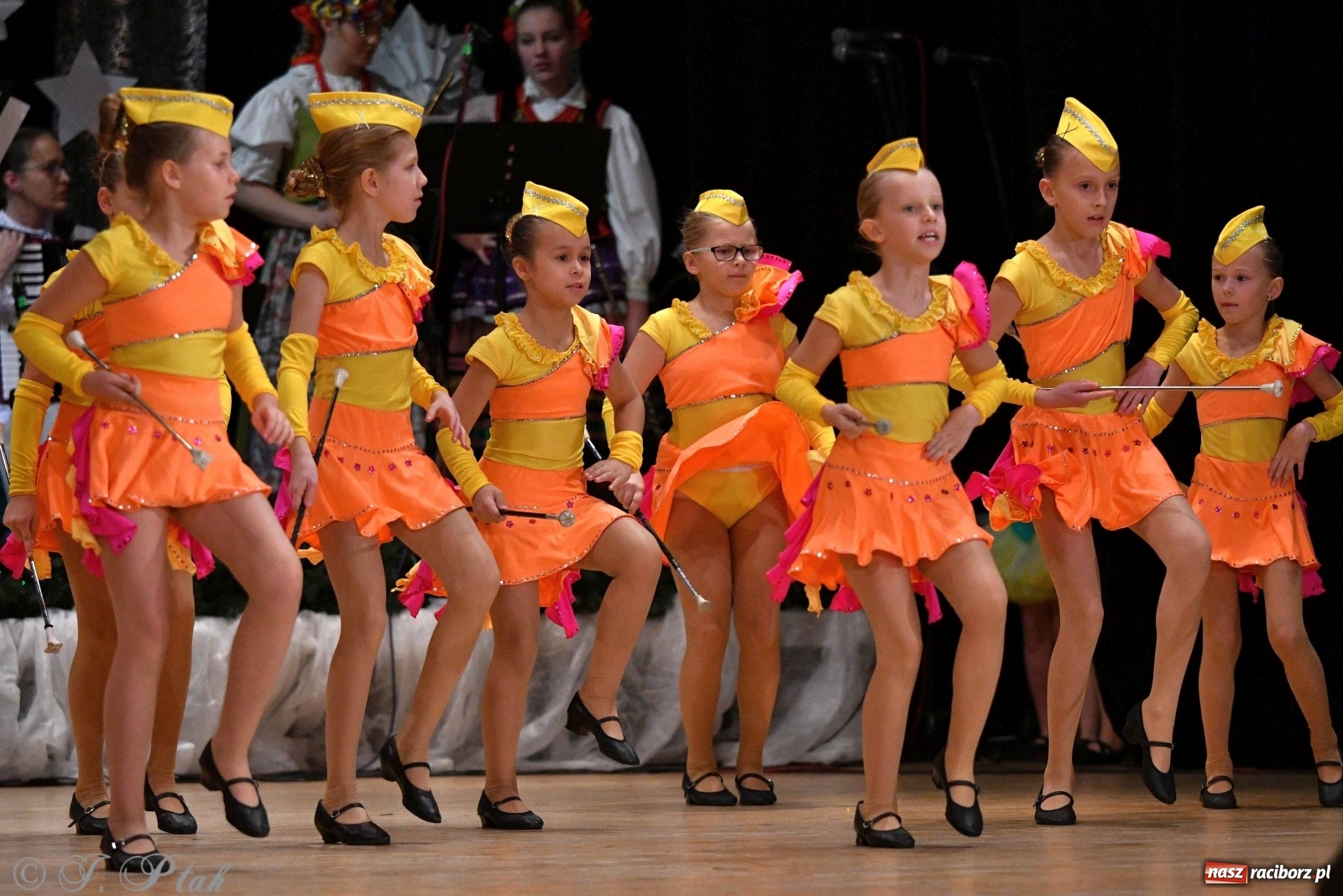 Zdjęcie w galerii na portalu naszraciborz.pl: Kolorowy koncert raciborskiego Źródła [FOTO] wiadomości z regionu