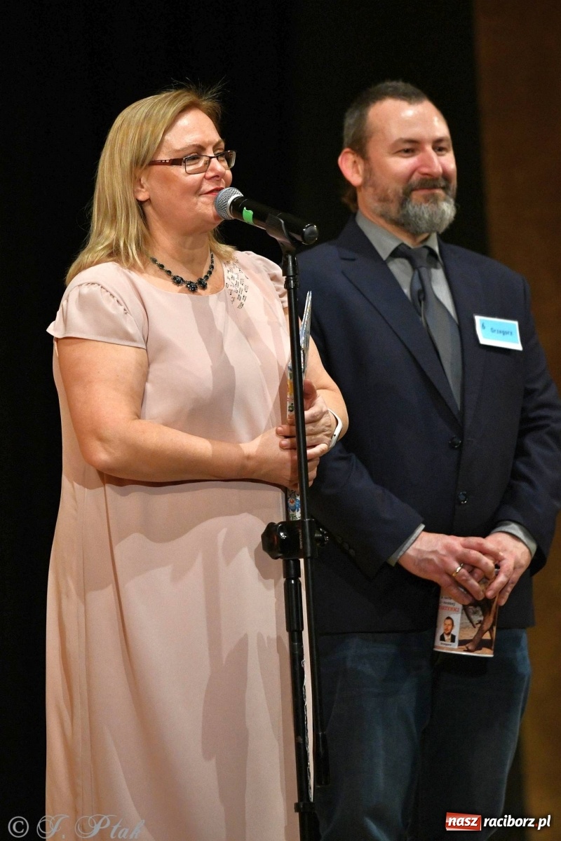 Zdjęcie w galerii na portalu naszraciborz.pl: Kolorowy koncert raciborskiego Źródła [FOTO] wiadomości z regionu